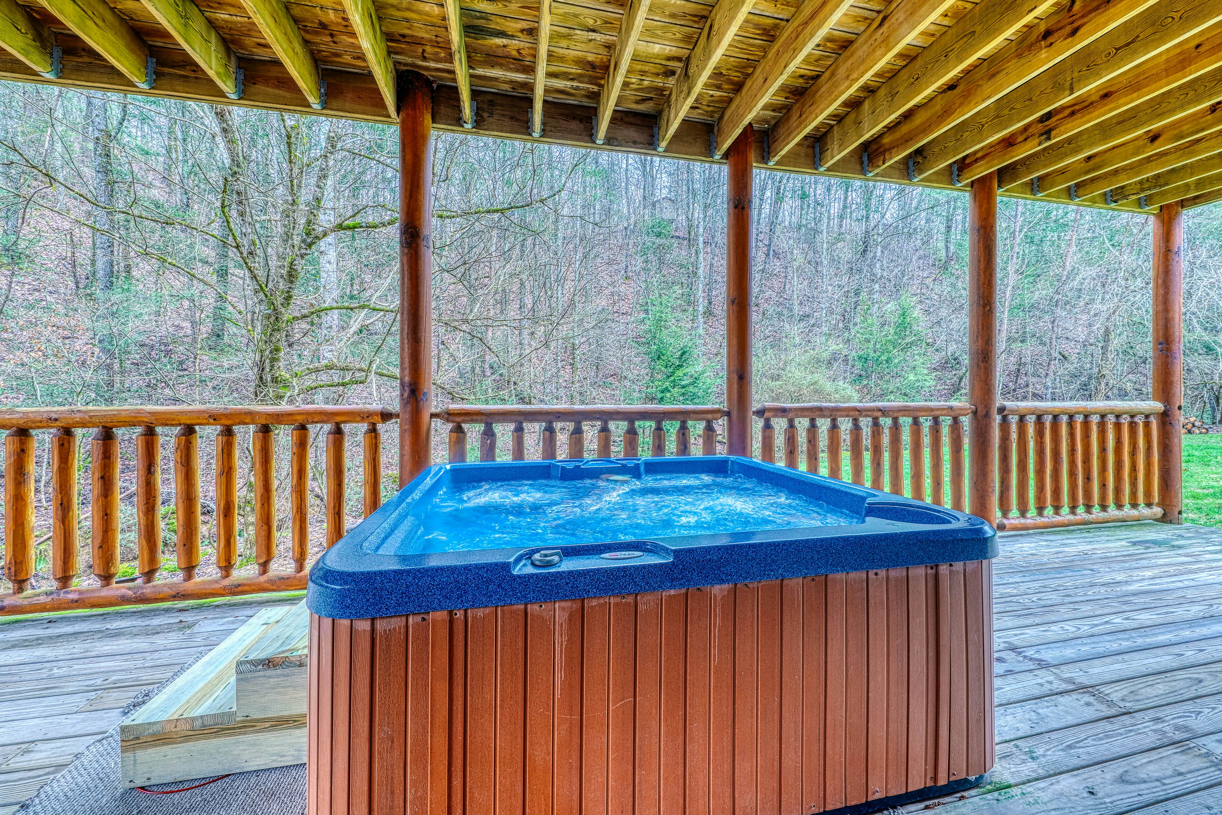 Charming Cabin wi/ Hot Tub, Pool Table, and Theater + Free Attraction Tickets