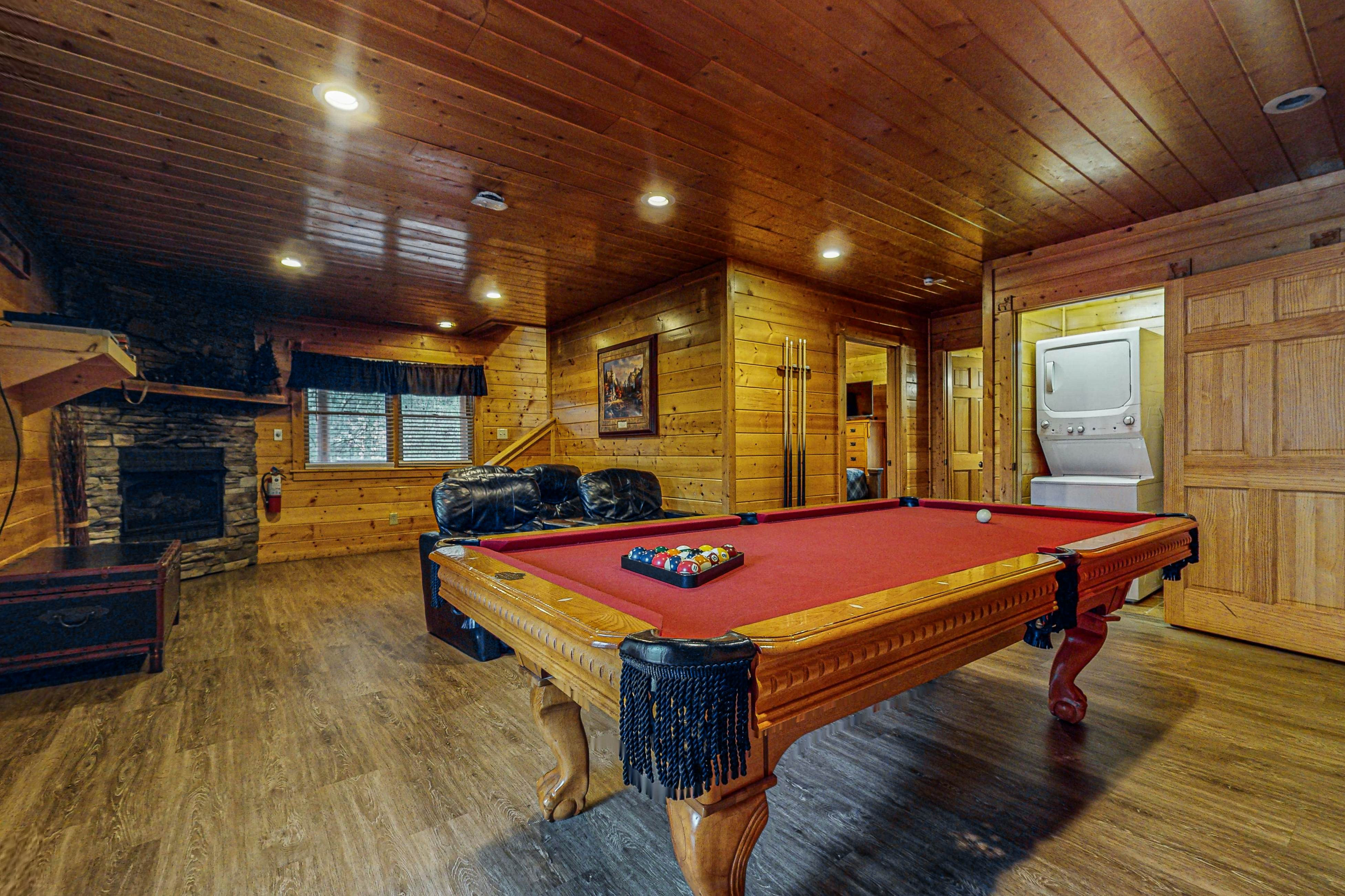 Charming Cabin wi/ Hot Tub, Pool Table, and Theater + Free Attraction Tickets
