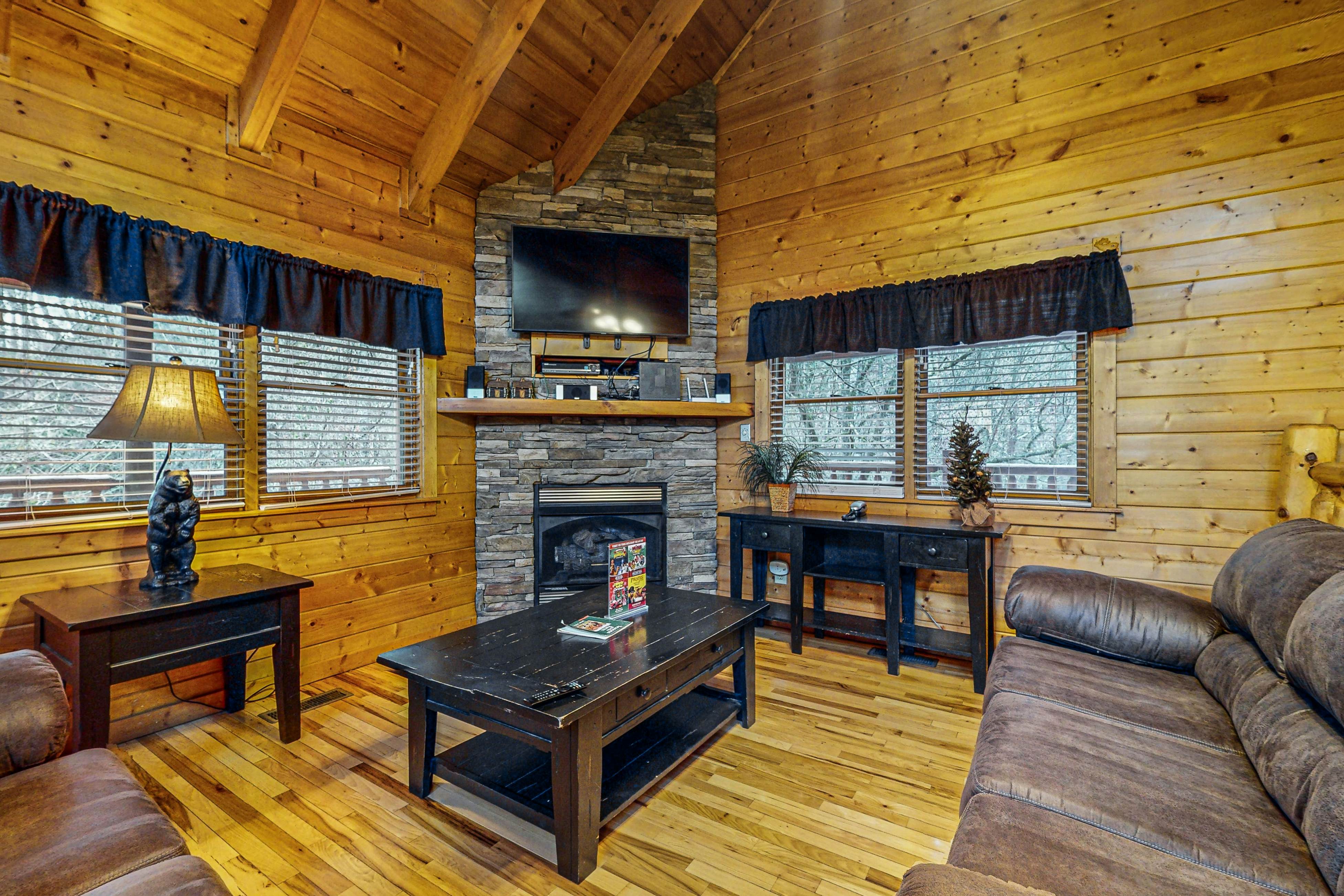 Charming Cabin wi/ Hot Tub, Pool Table, and Theater + Free Attraction Tickets