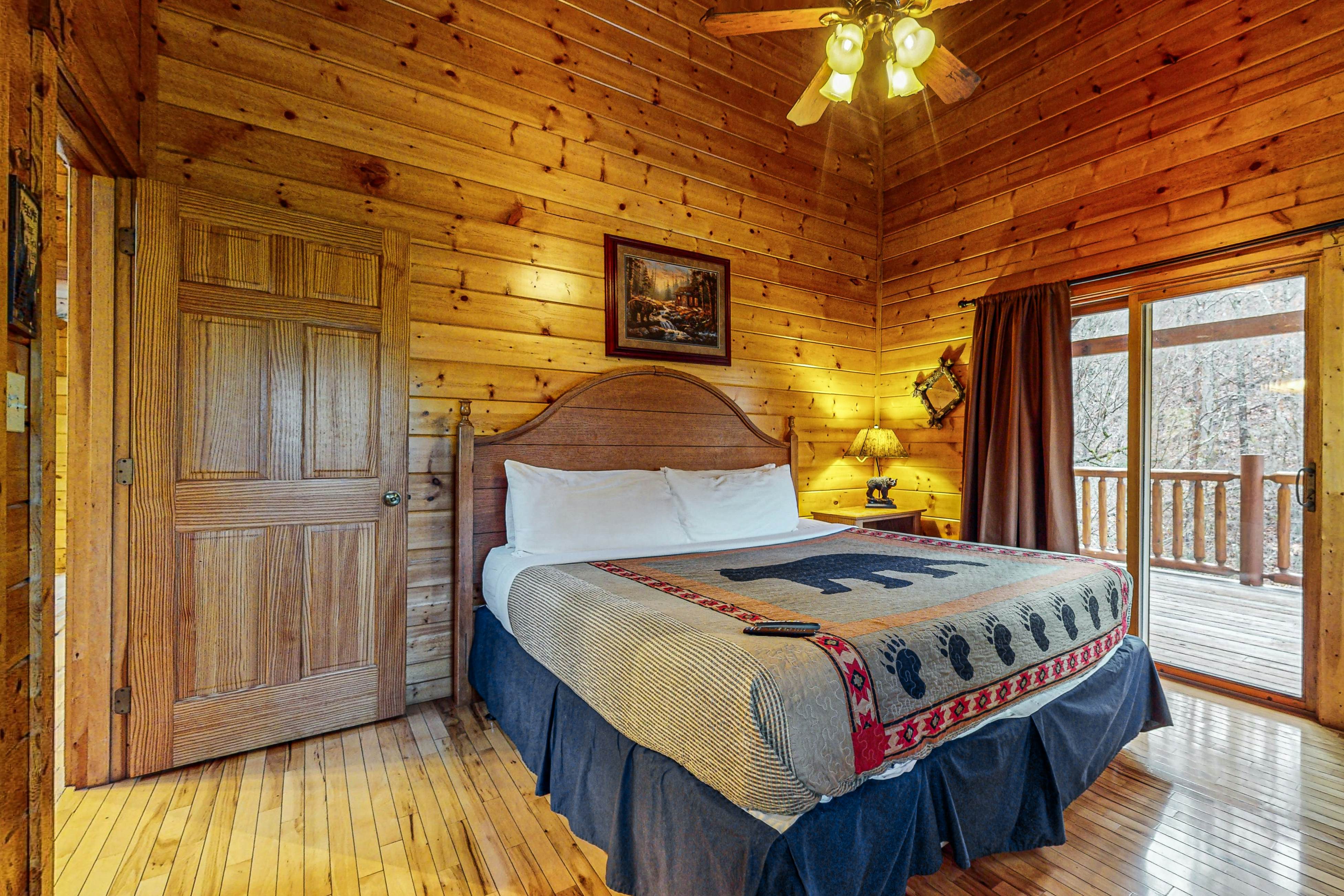 Charming Cabin wi/ Hot Tub, Pool Table, and Theater + Free Attraction Tickets