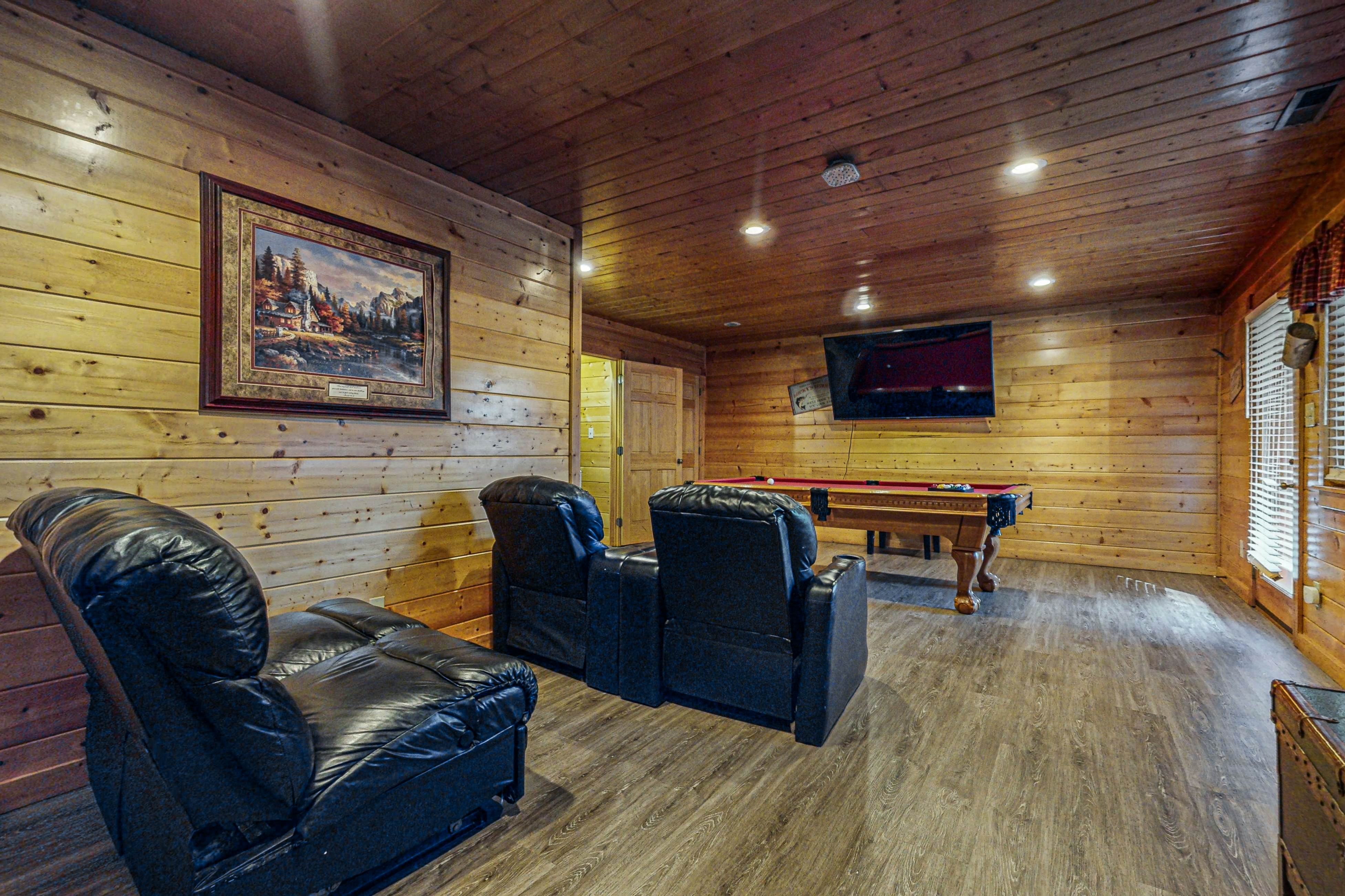 Charming Cabin wi/ Hot Tub, Pool Table, and Theater + Free Attraction Tickets