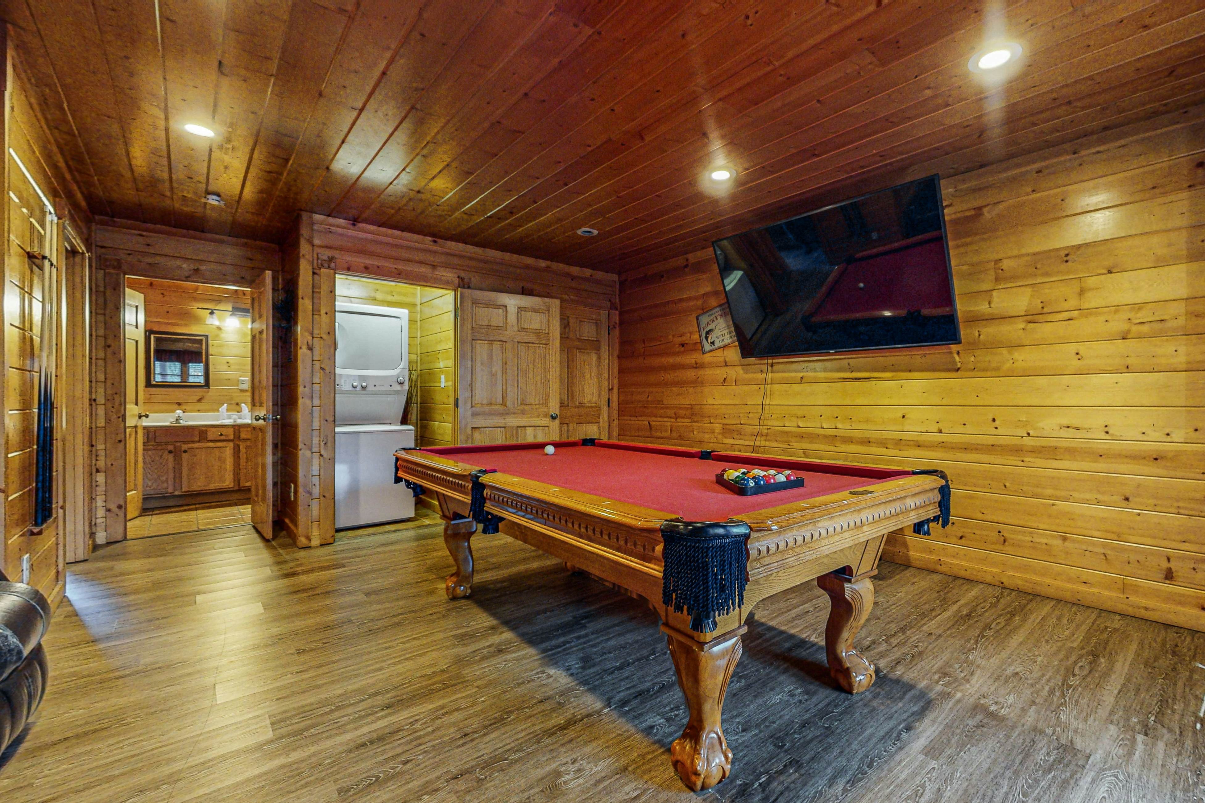 Charming Cabin wi/ Hot Tub, Pool Table, and Theater + Free Attraction Tickets