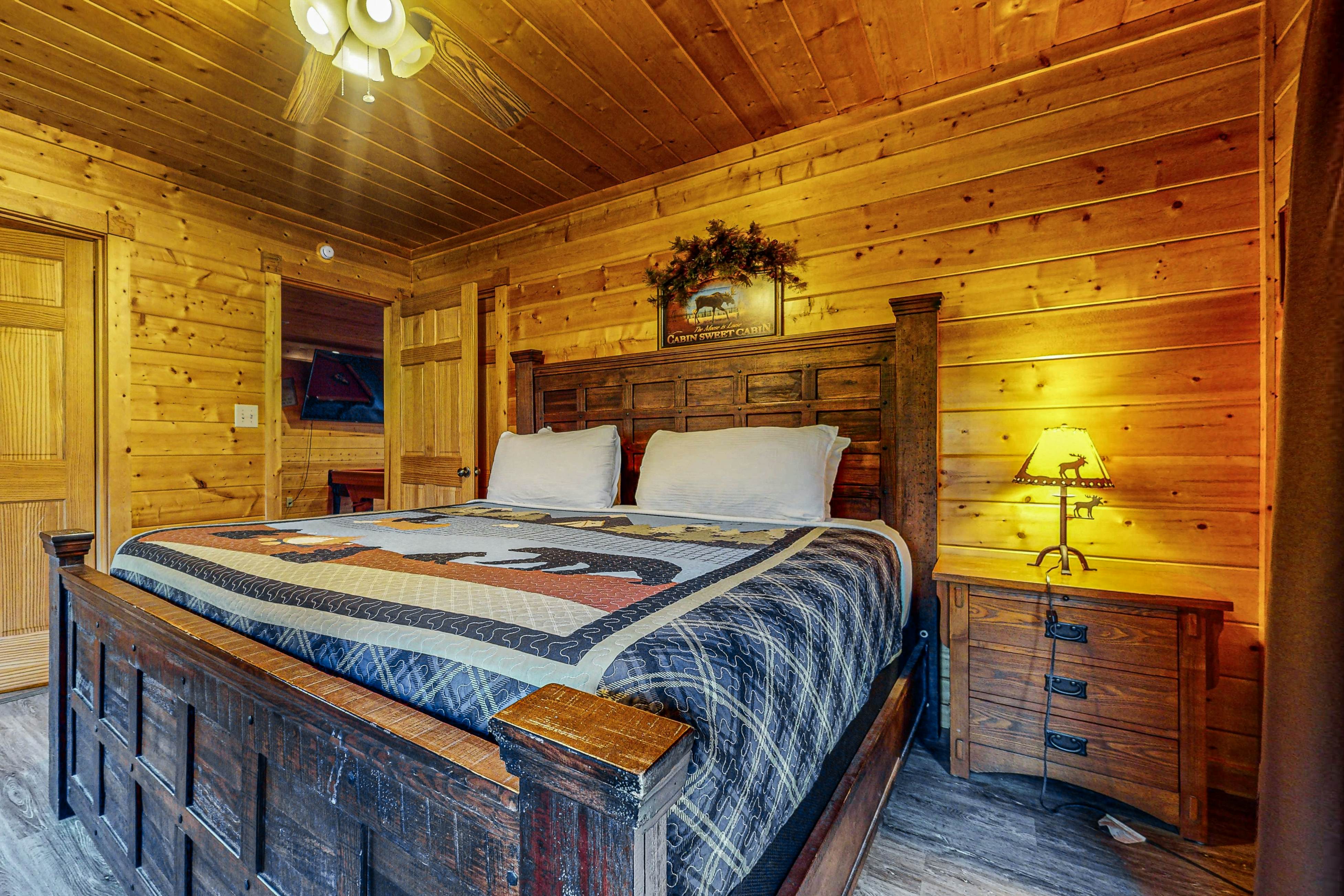 Charming Cabin wi/ Hot Tub, Pool Table, and Theater + Free Attraction Tickets