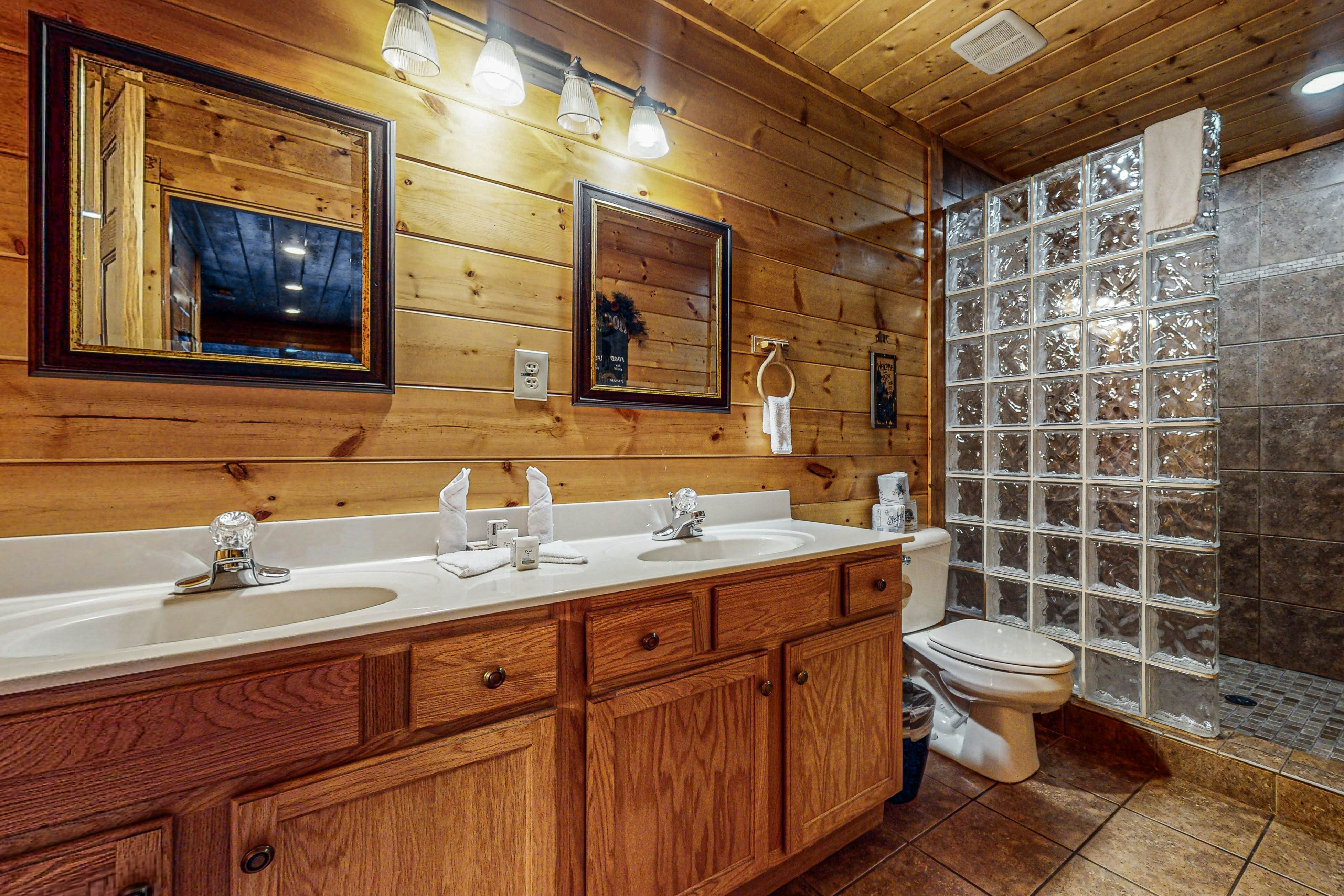 Charming Cabin wi/ Hot Tub, Pool Table, and Theater + Free Attraction Tickets
