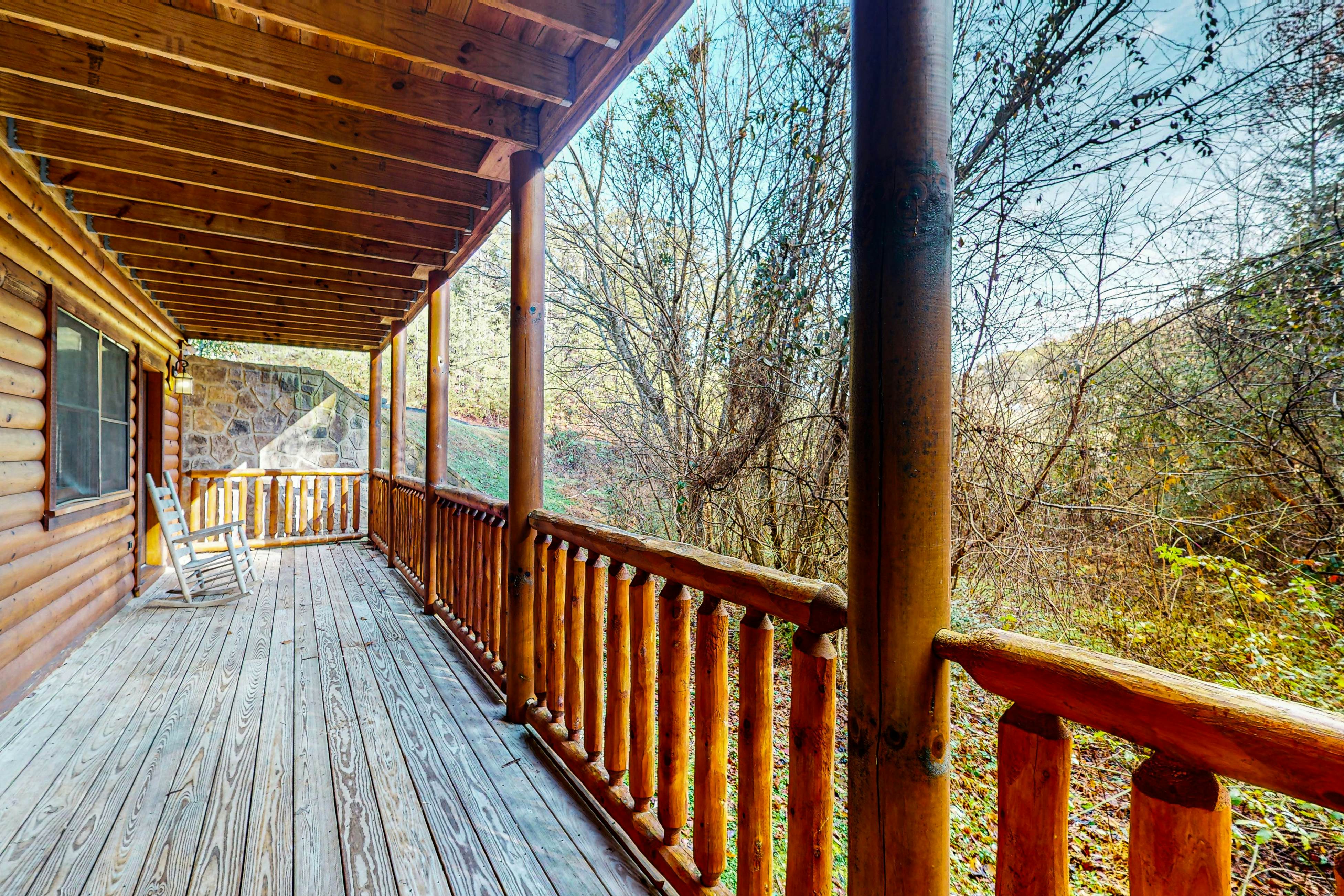 Charming Cabin wi/ Hot Tub, Pool Table, and Theater + Free Attraction Tickets