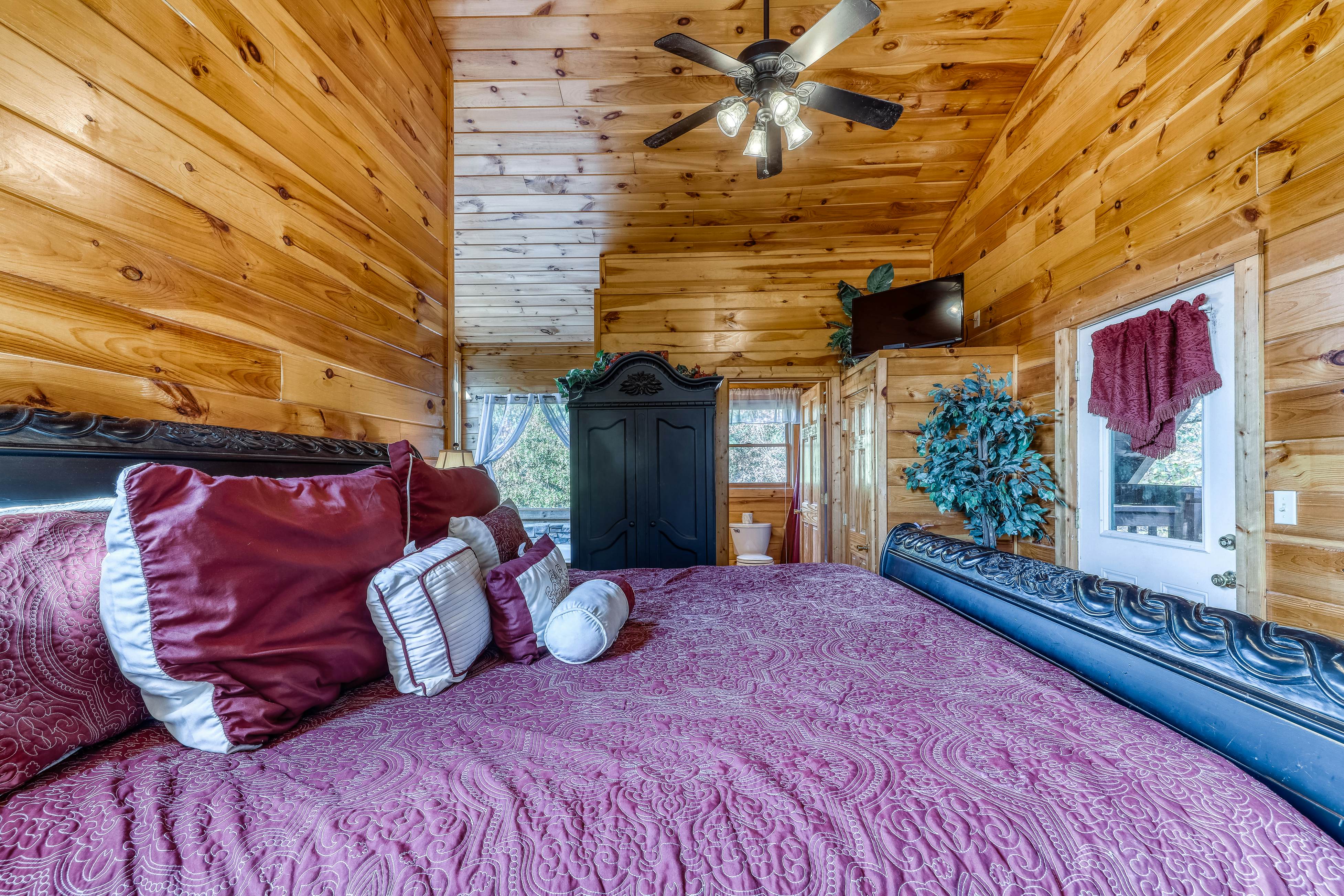 Spacious, Dog Welcome Cabin, Sleeps 8・Mtn Views