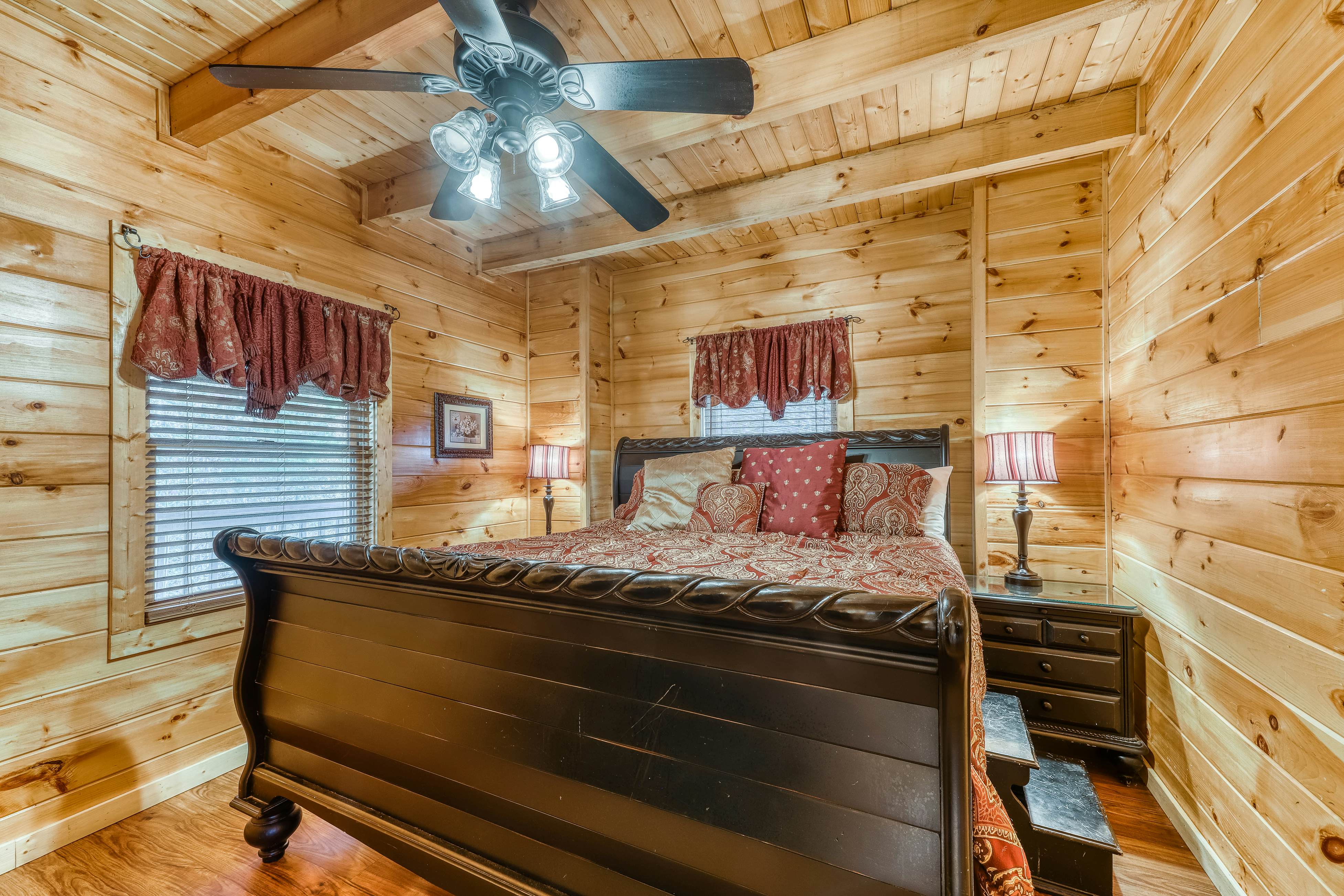 Spacious, Dog Welcome Cabin, Sleeps 8・Mtn Views