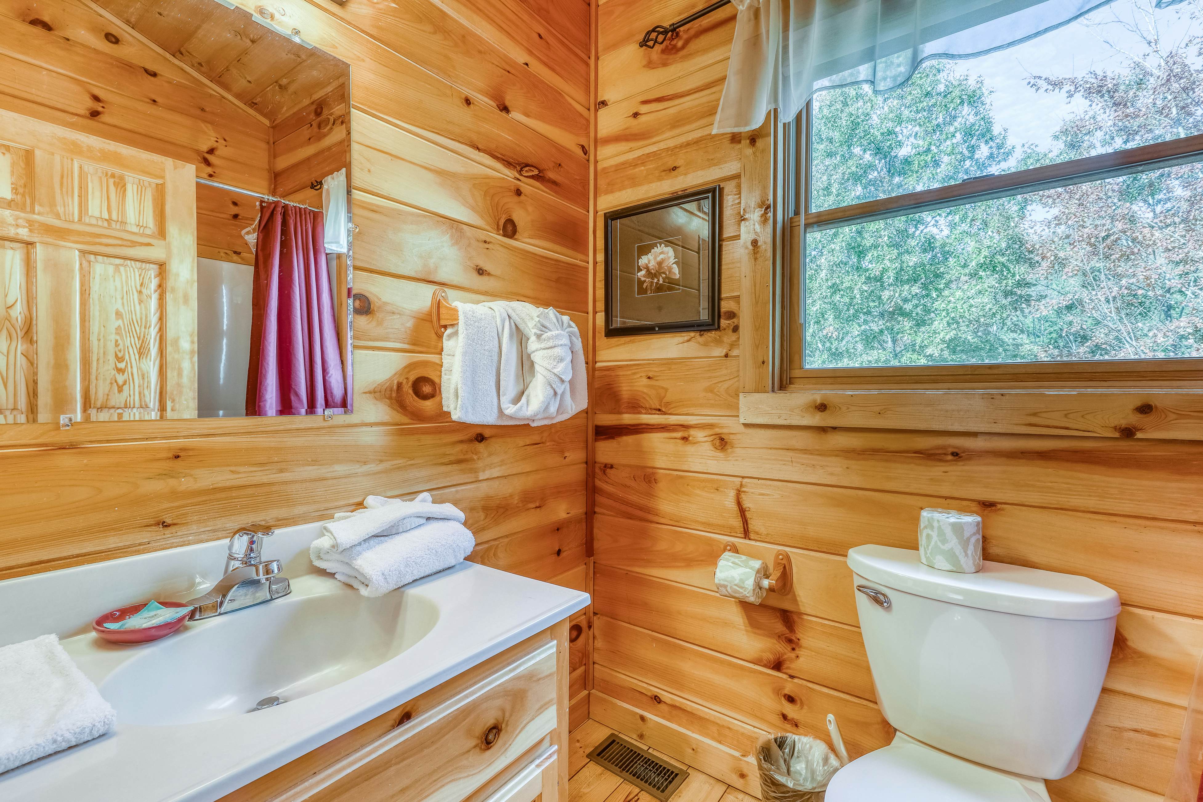 Spacious, Dog Welcome Cabin, Sleeps 8・Mtn Views