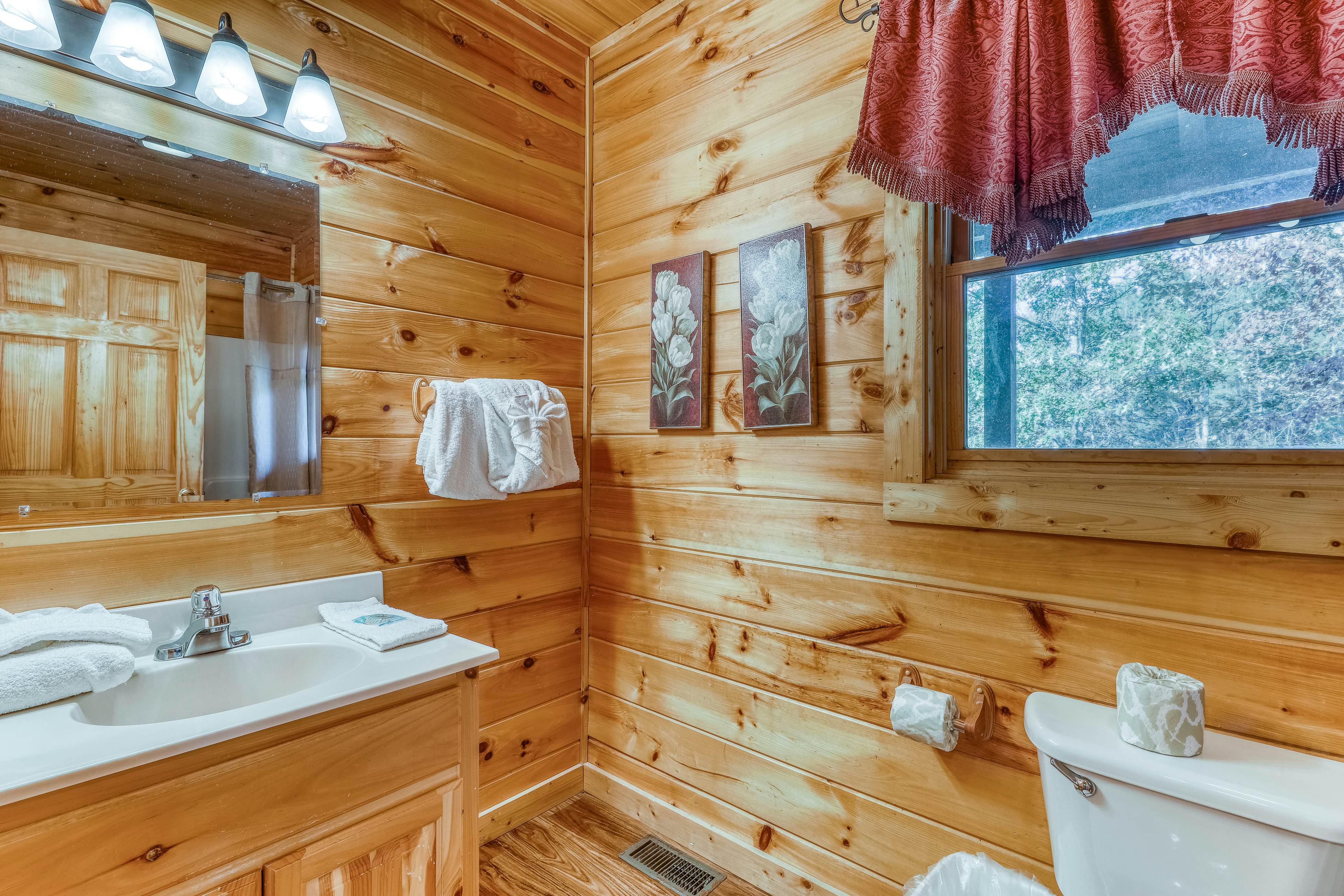 Spacious, Dog Welcome Cabin, Sleeps 8・Mtn Views