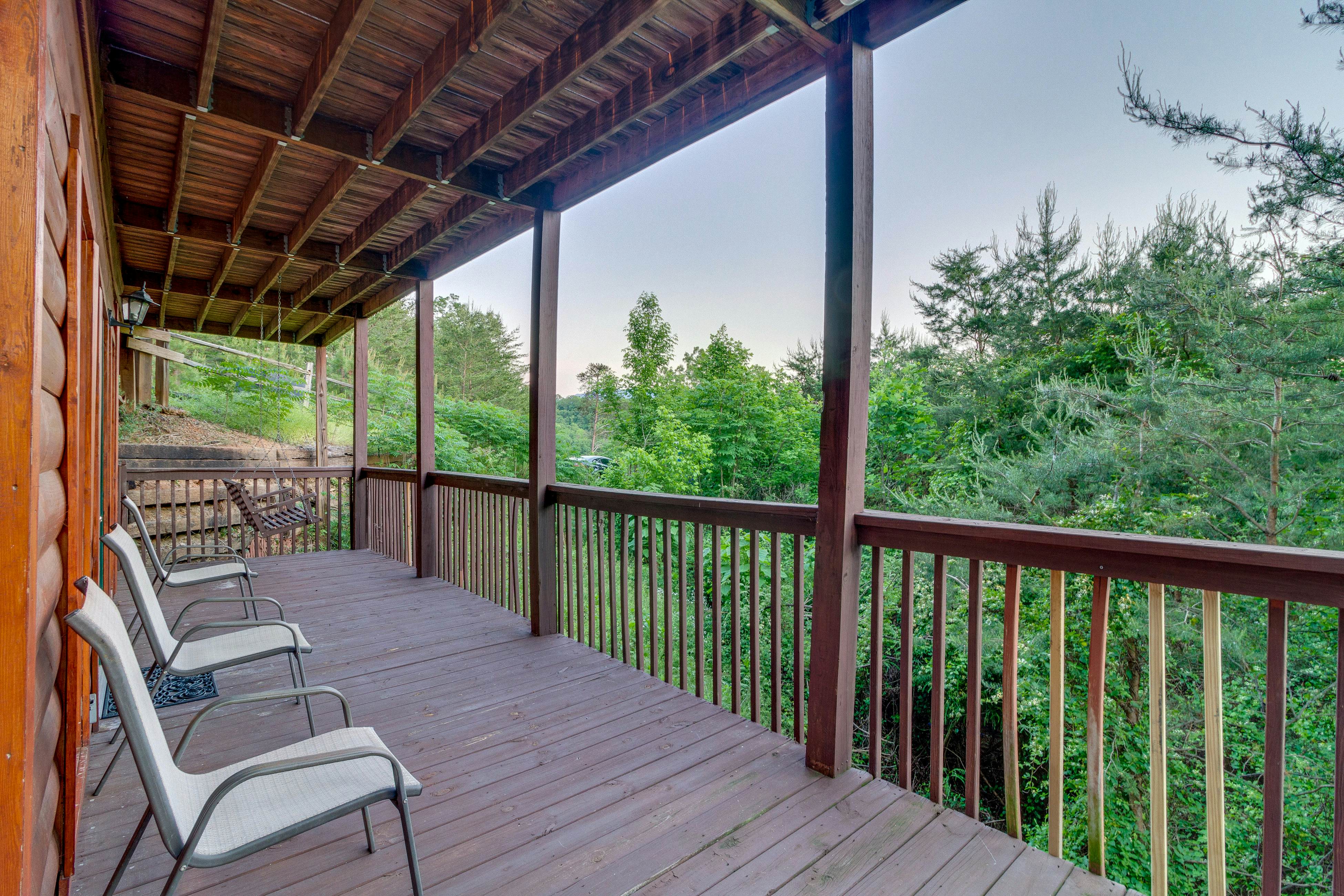 Spacious, Dog Welcome Cabin, Sleeps 8・Mtn Views