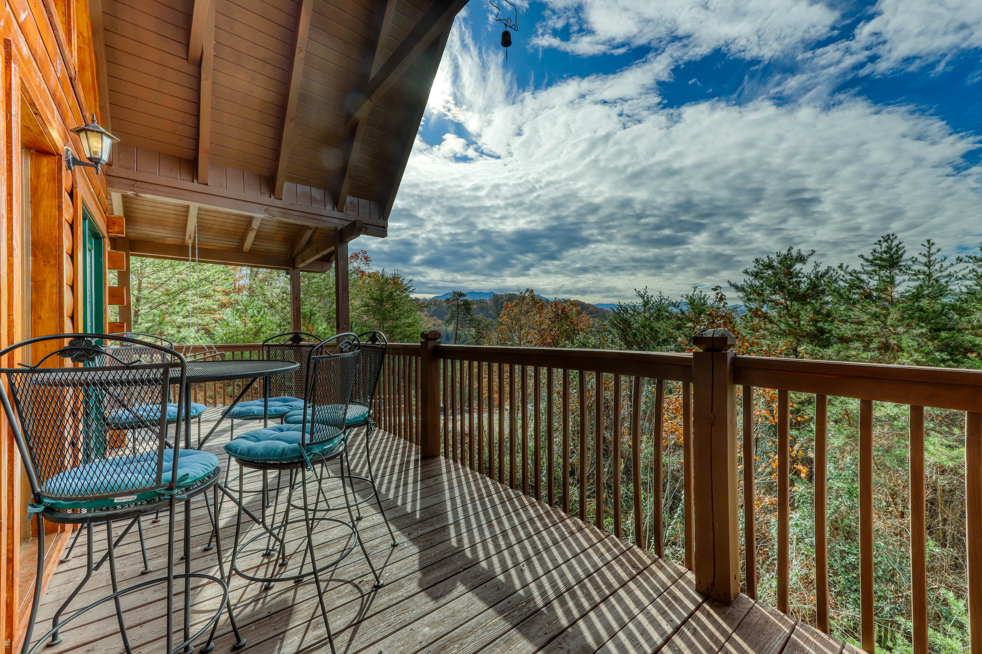 Spacious, Dog Welcome Cabin, Sleeps 8・Mtn Views