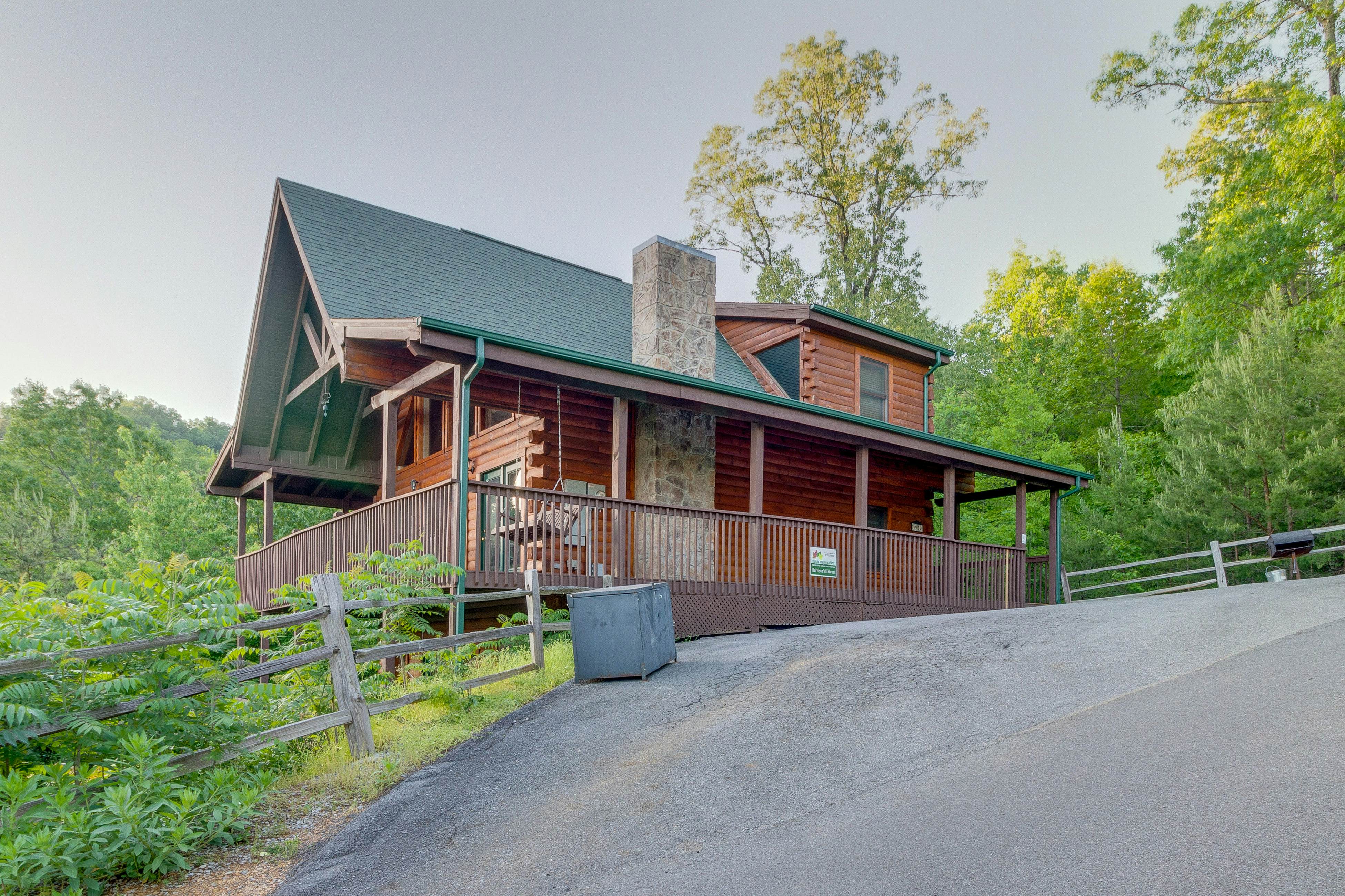 Spacious, Dog Welcome Cabin, Sleeps 8・Mtn Views