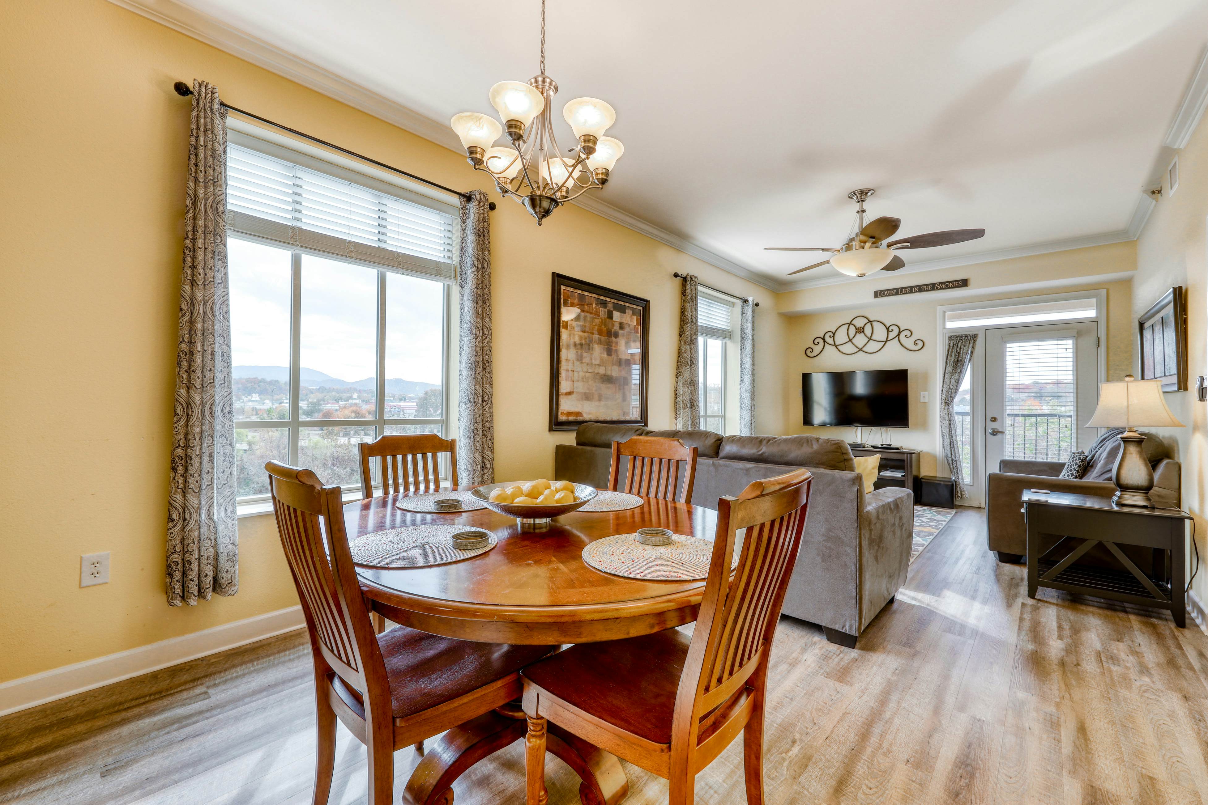 River-view condo w/ community hot tub and outdoor pool + free attraction tickets