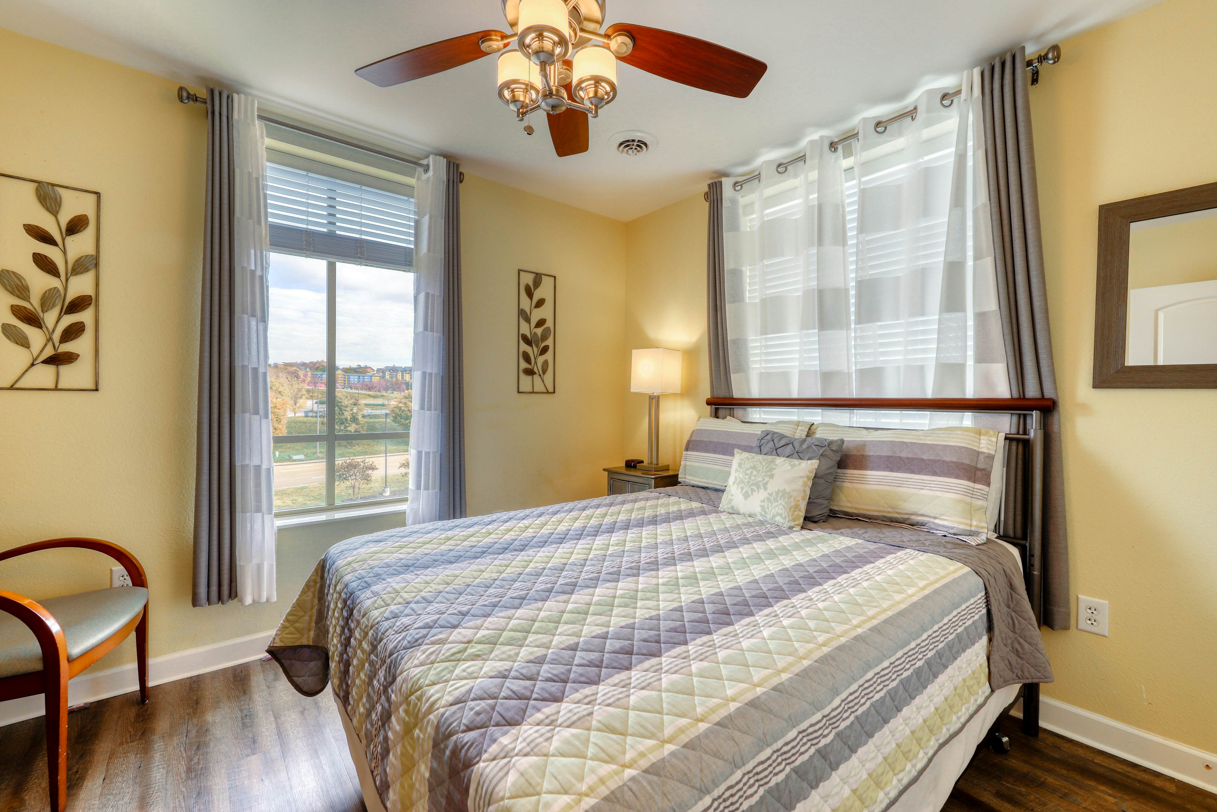 River-view condo w/ community hot tub and outdoor pool + free attraction tickets