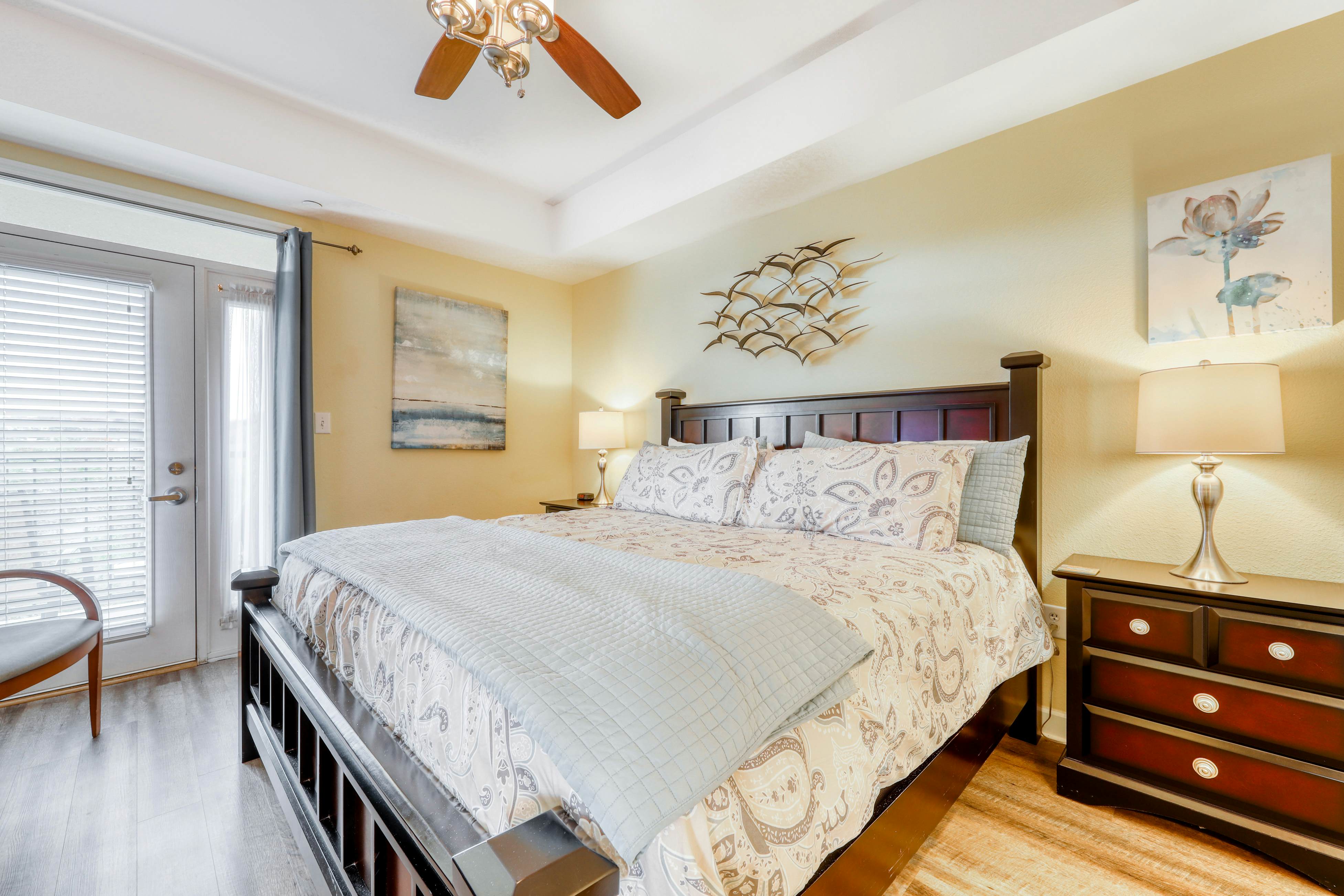 River-view condo w/ community hot tub and outdoor pool + free attraction tickets