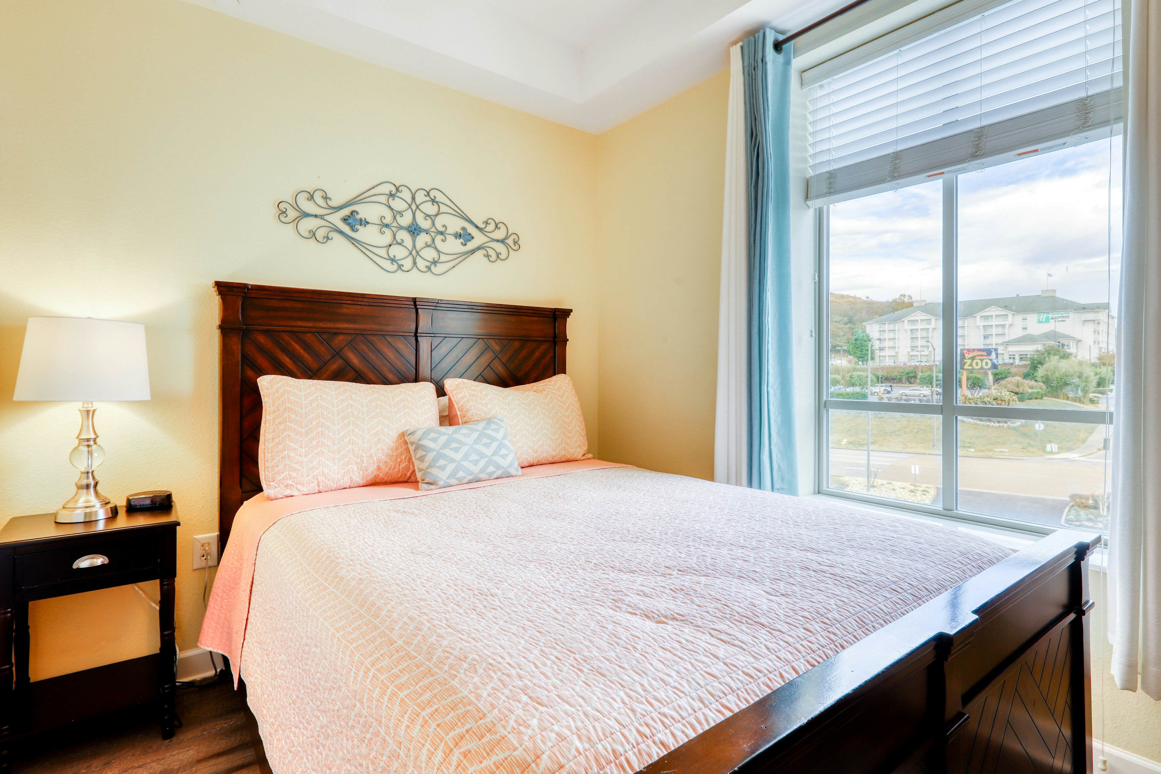 River-view condo w/ community hot tub and outdoor pool + free attraction tickets