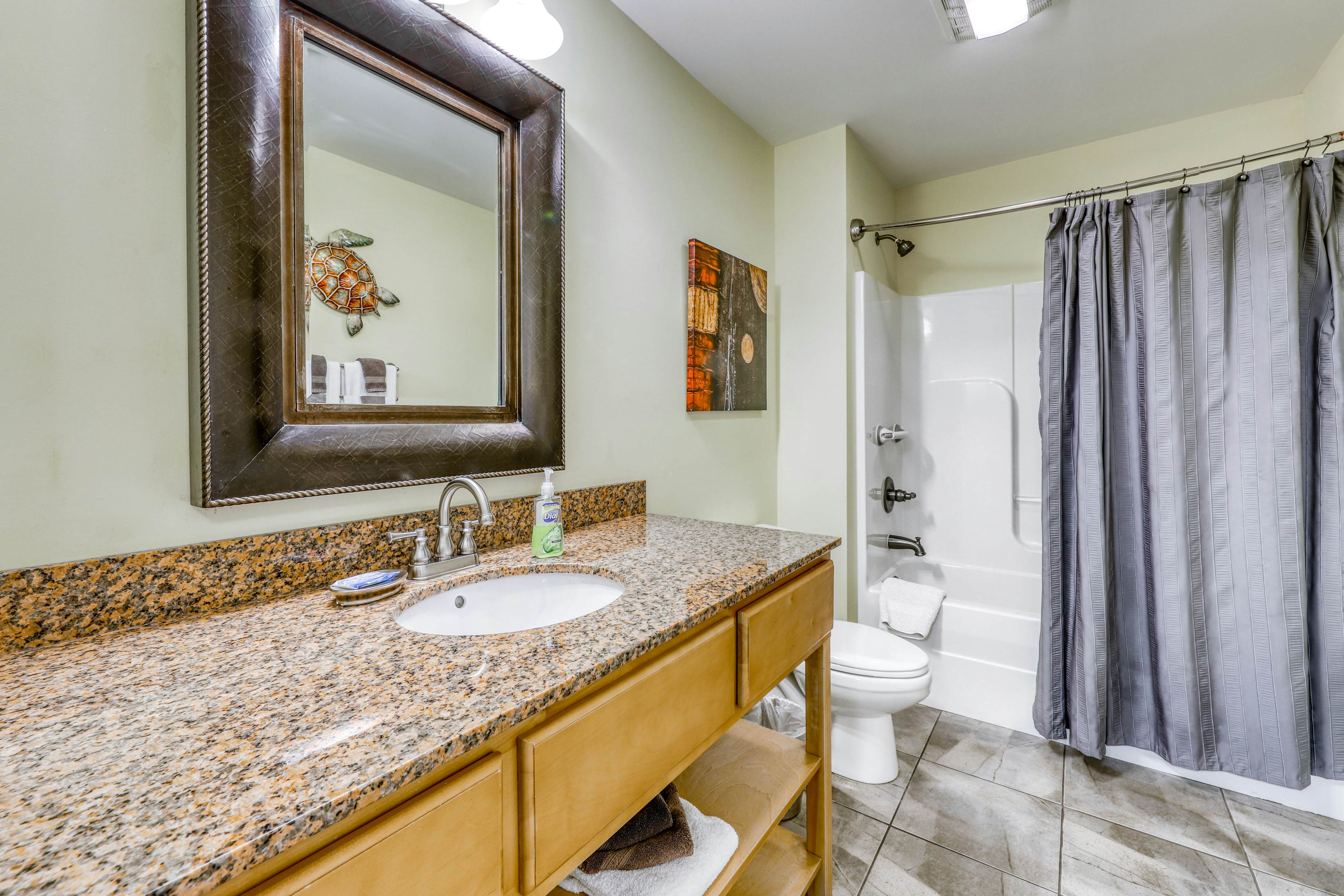 River-view condo w/ community hot tub and outdoor pool + free attraction tickets