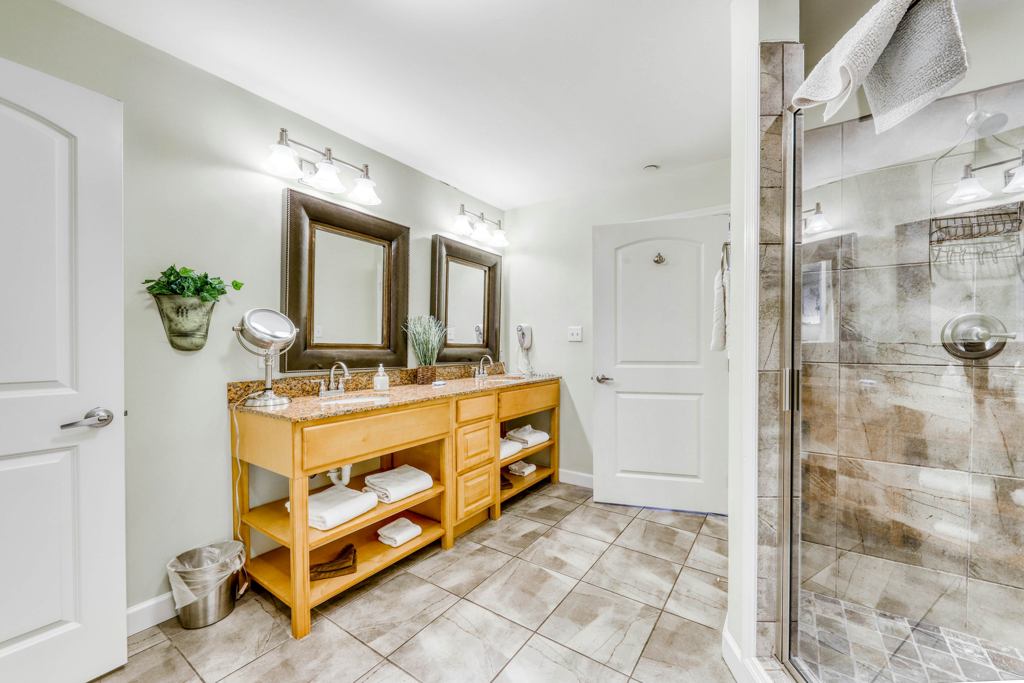 River-view condo w/ community hot tub and outdoor pool + free attraction tickets