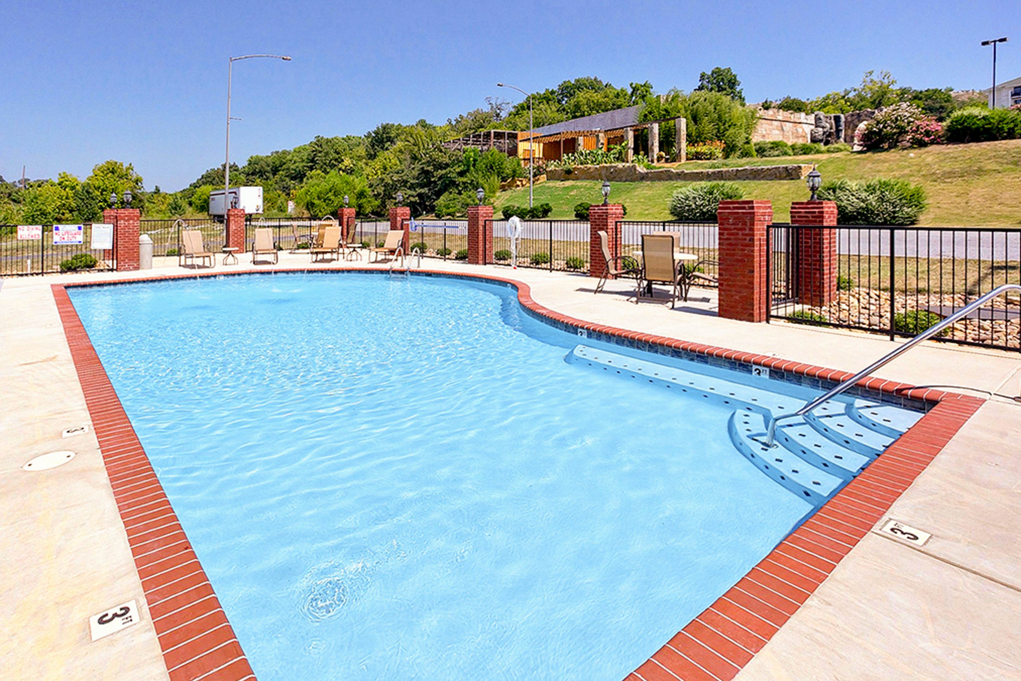 River-view condo w/ community hot tub and outdoor pool + free attraction tickets