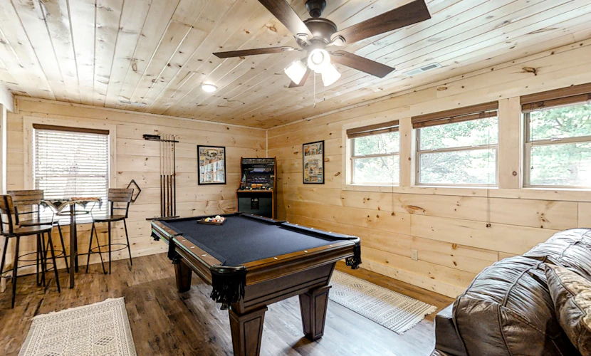 Dog Welcome, Sleeps 10, Hot Tub, Deck, Shared Pool