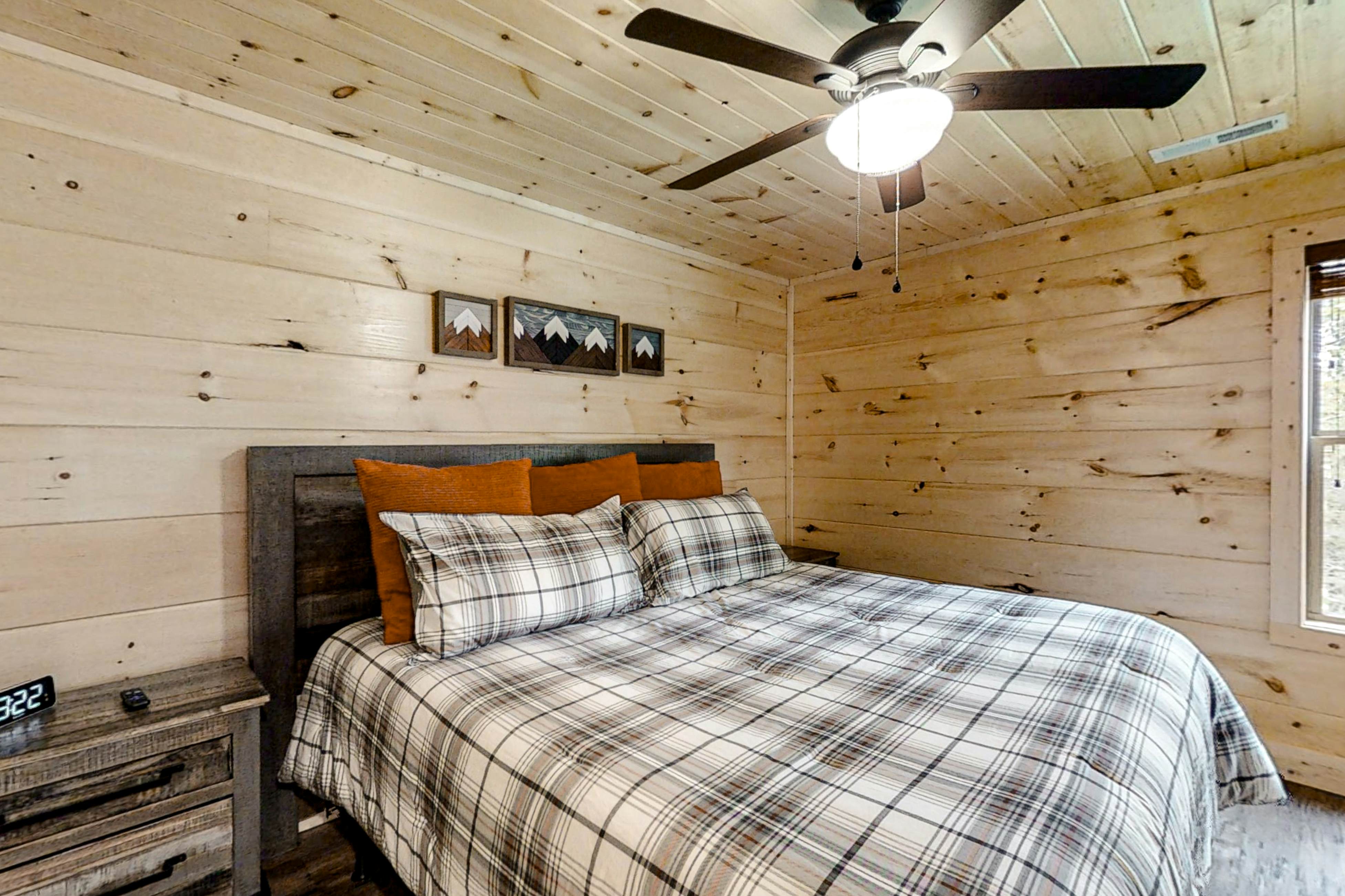 Dog-Friendly Cabin w/Hot Tub, Deck, & Shared Pool + Free Attraction Tickets