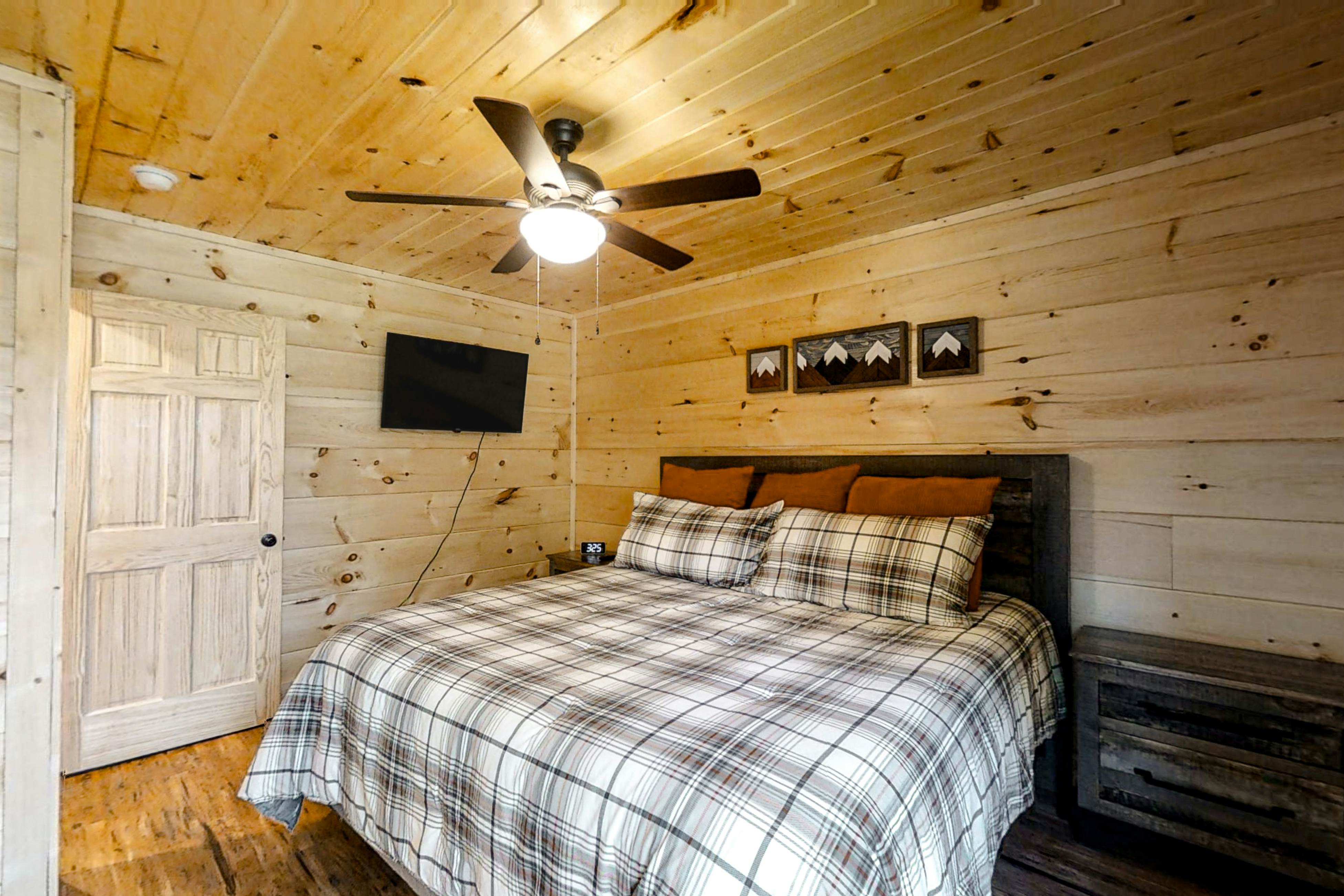 Dog-Friendly Cabin w/Hot Tub, Deck, & Shared Pool + Free Attraction Tickets