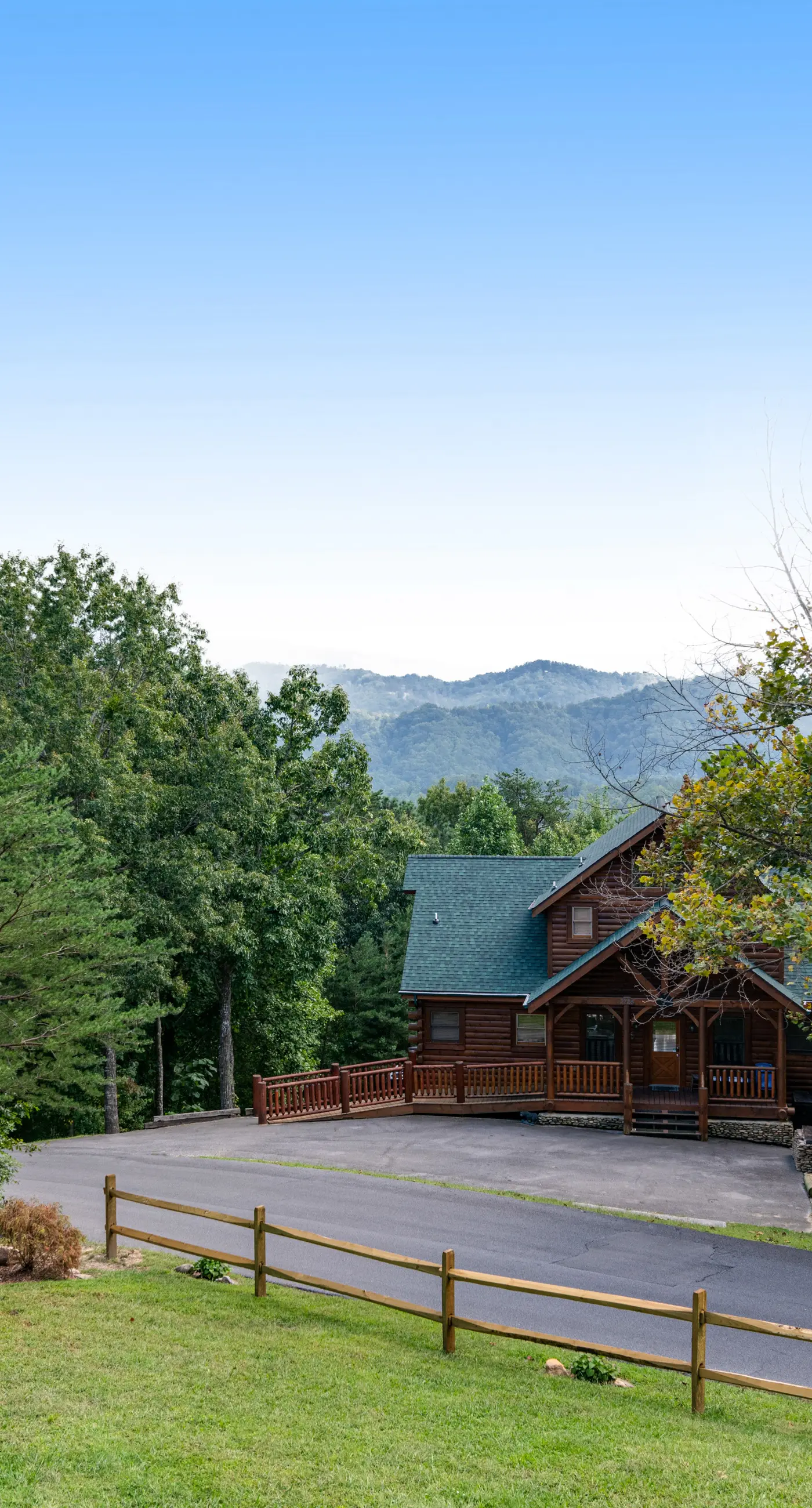 Log Mtn Escape ・Stunning Views・Deck・Firepit・Games