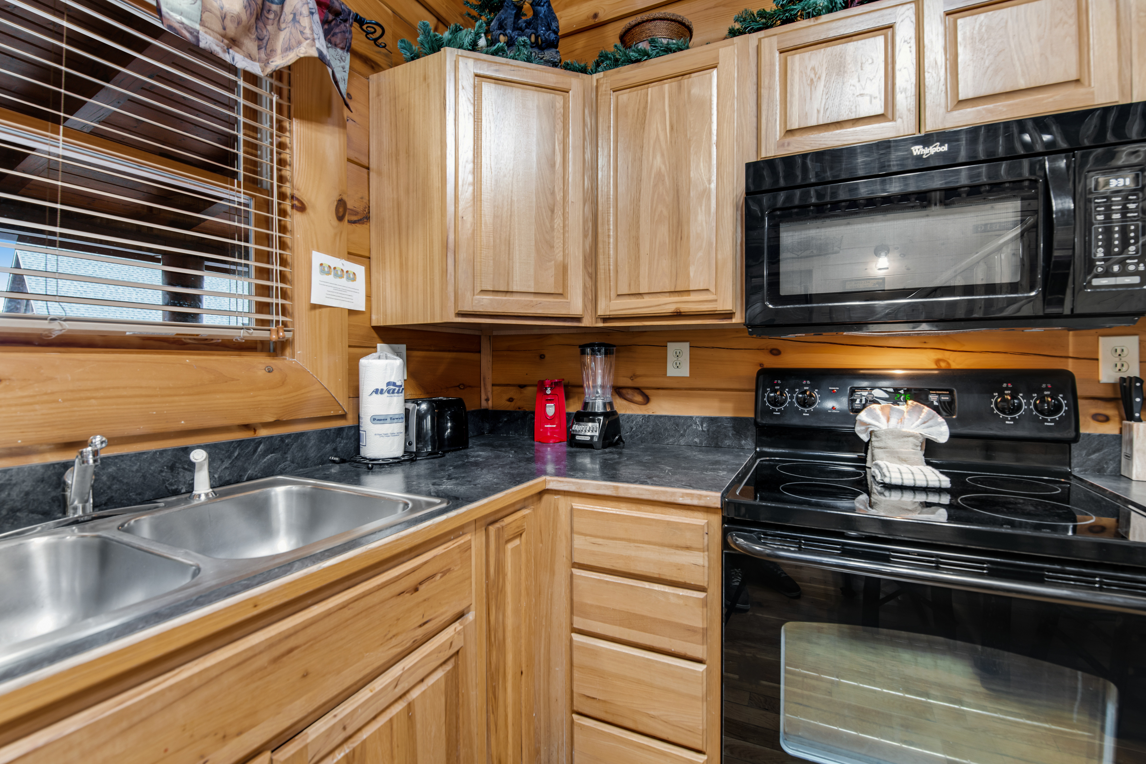 Mtn View Cabin W Hot Tub, Sleeps 8・Resort Pool