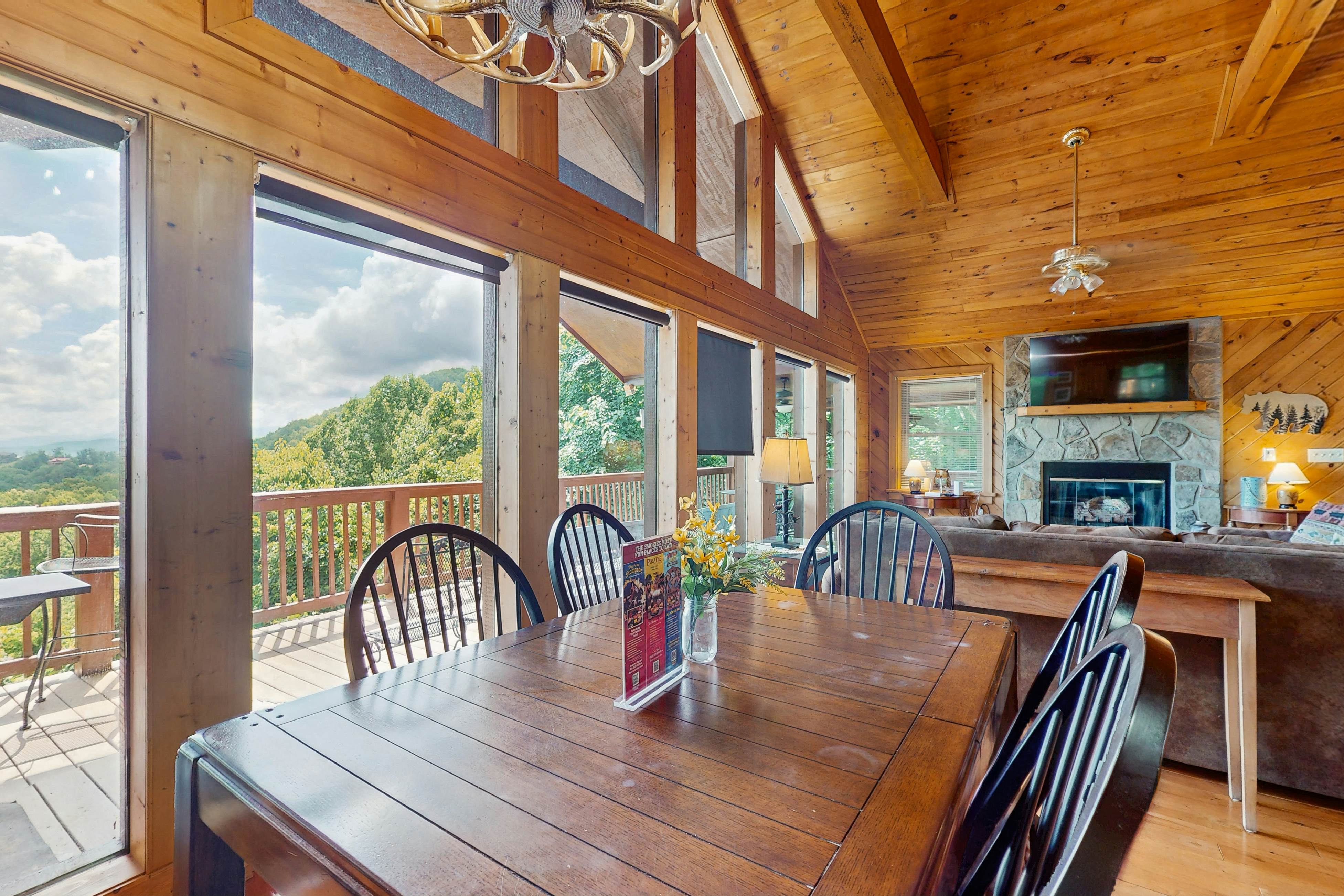 Countryside cabin w/ hot tub, decks, game room, fire pit. Free attraction ticket