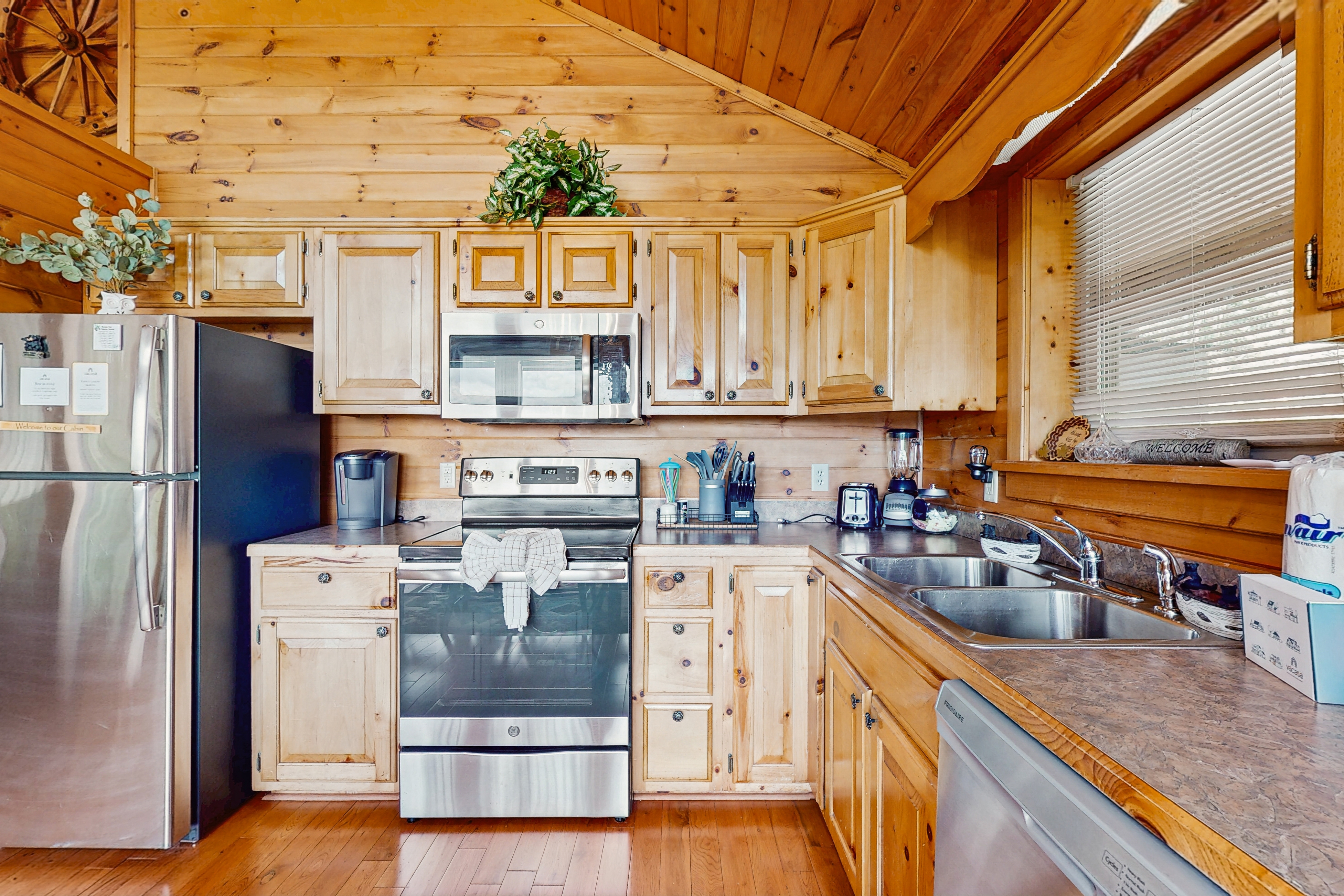 Cozy Cabin, Near Pigeon Forge・Hot Tub・Game・Firepit