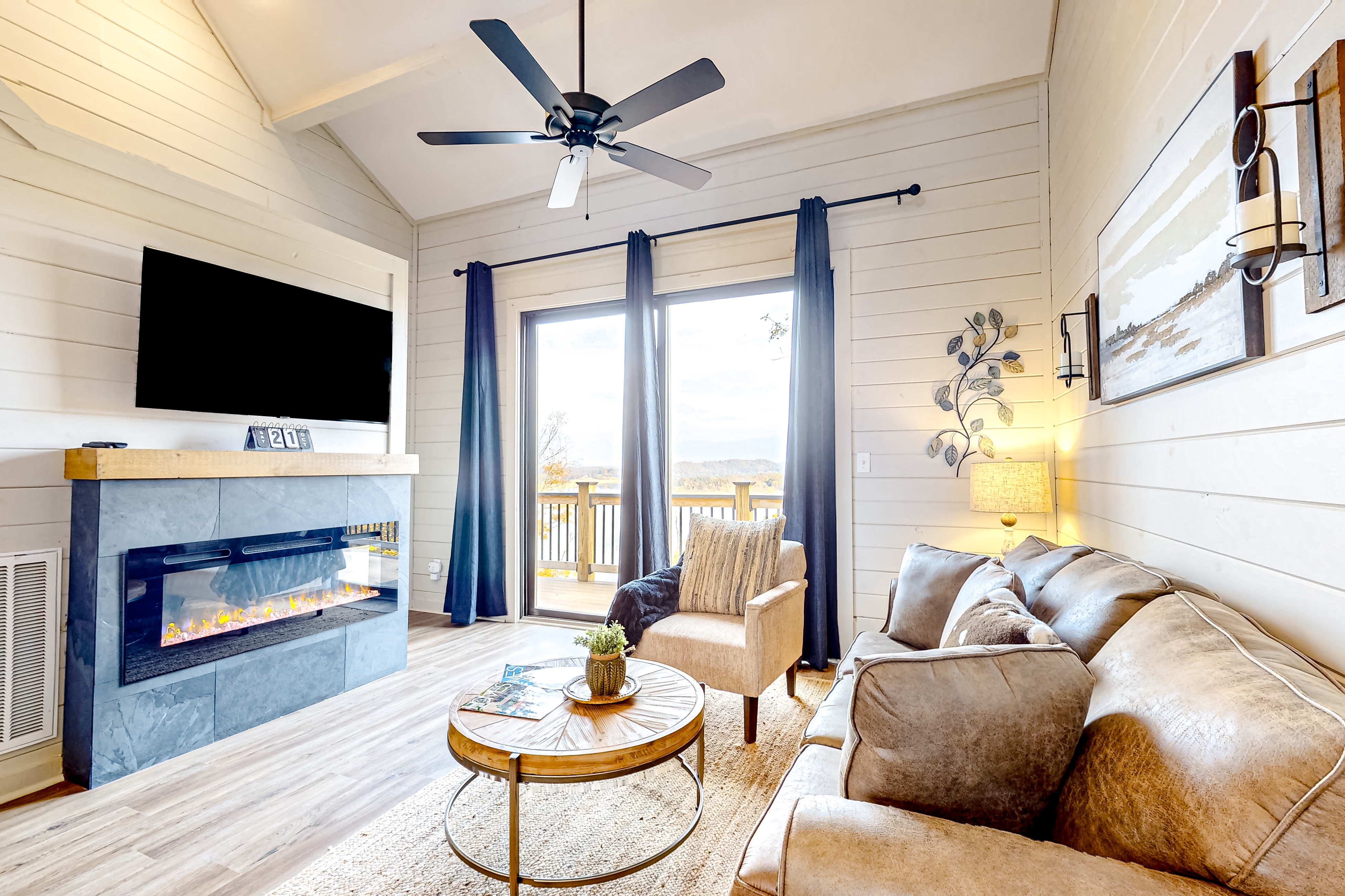 New Cabin Overlooking Douglas Lake ・Hot Tub