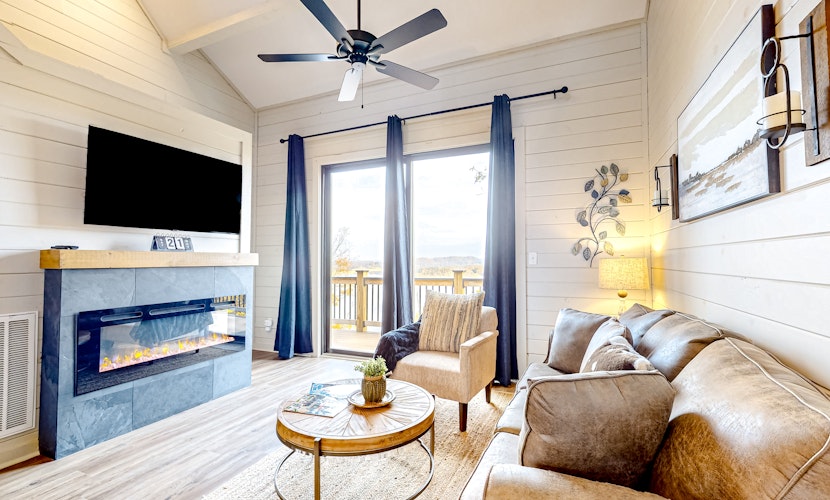 New Cabin Overlooking Douglas Lake ・Hot Tub