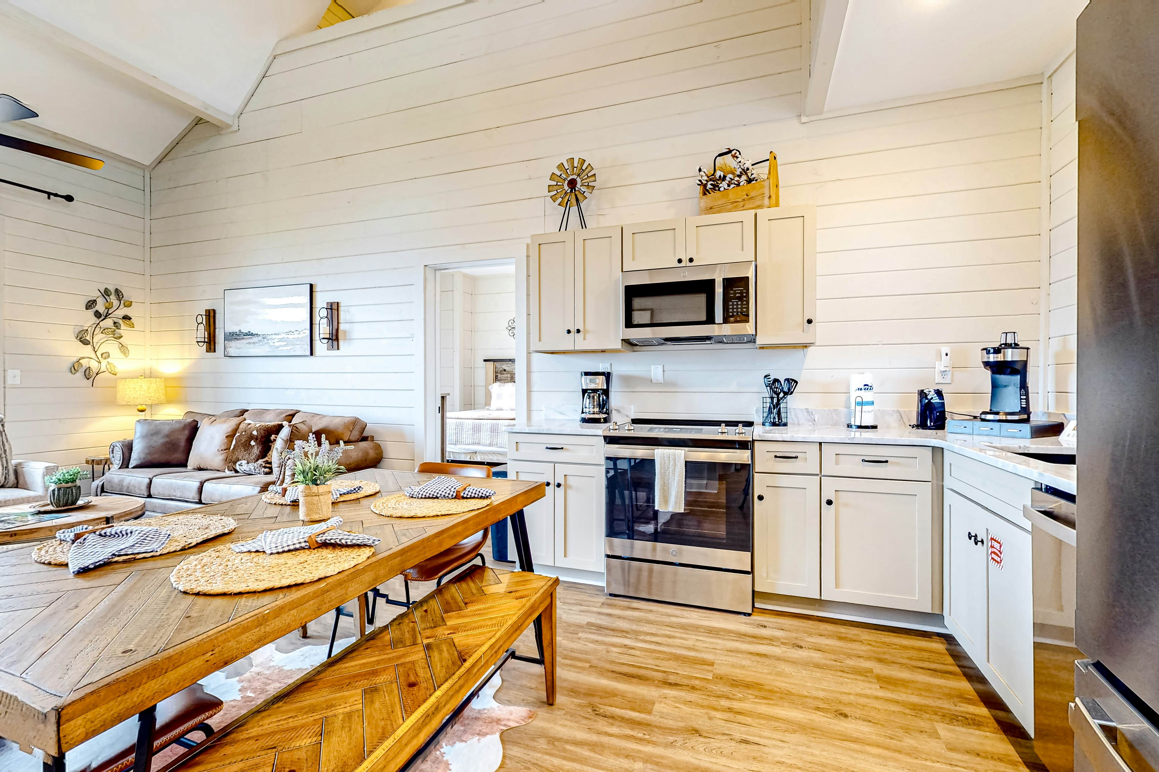 New Cabin Overlooking Douglas Lake ・Hot Tub