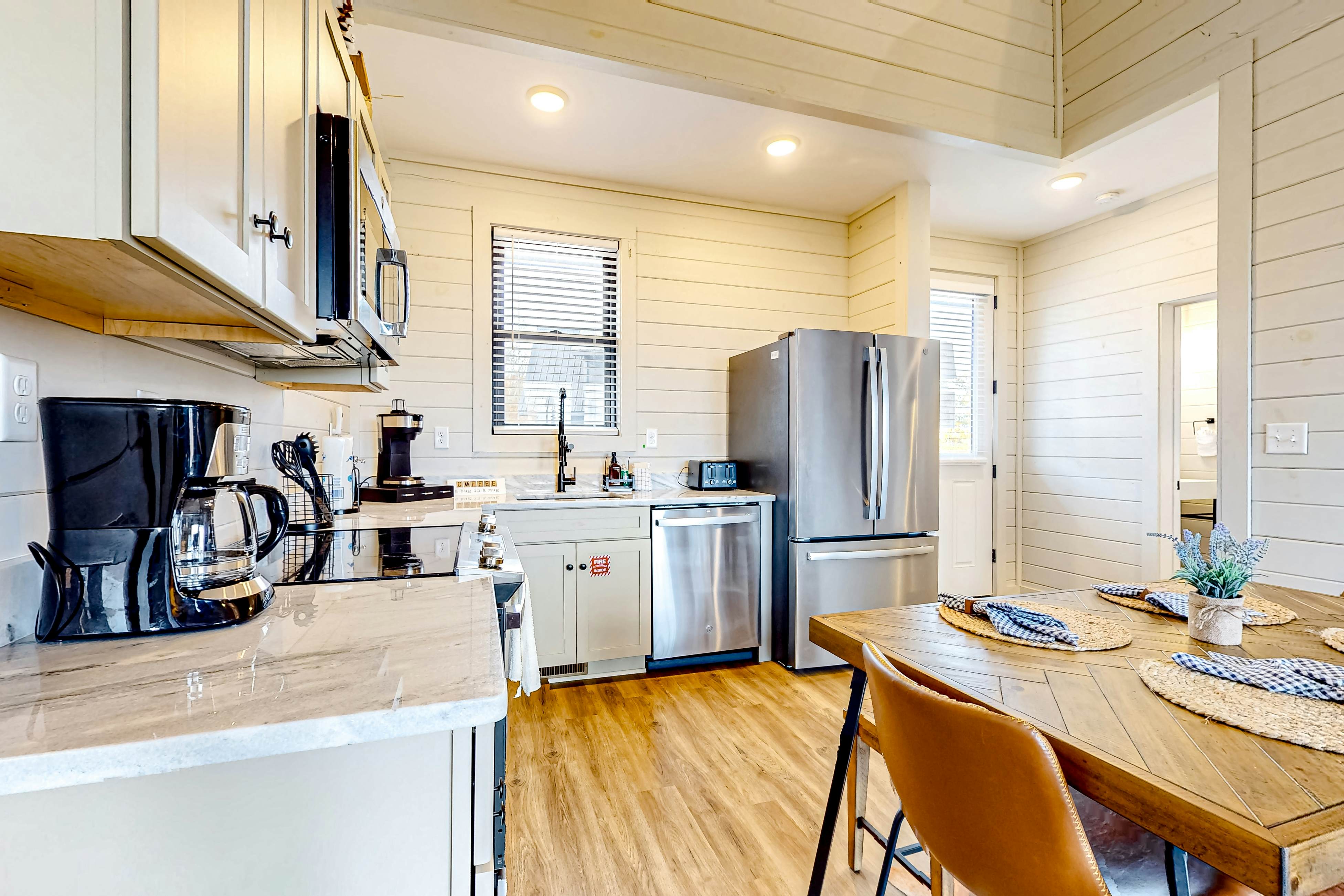 New Cabin Overlooking Douglas Lake ・Hot Tub
