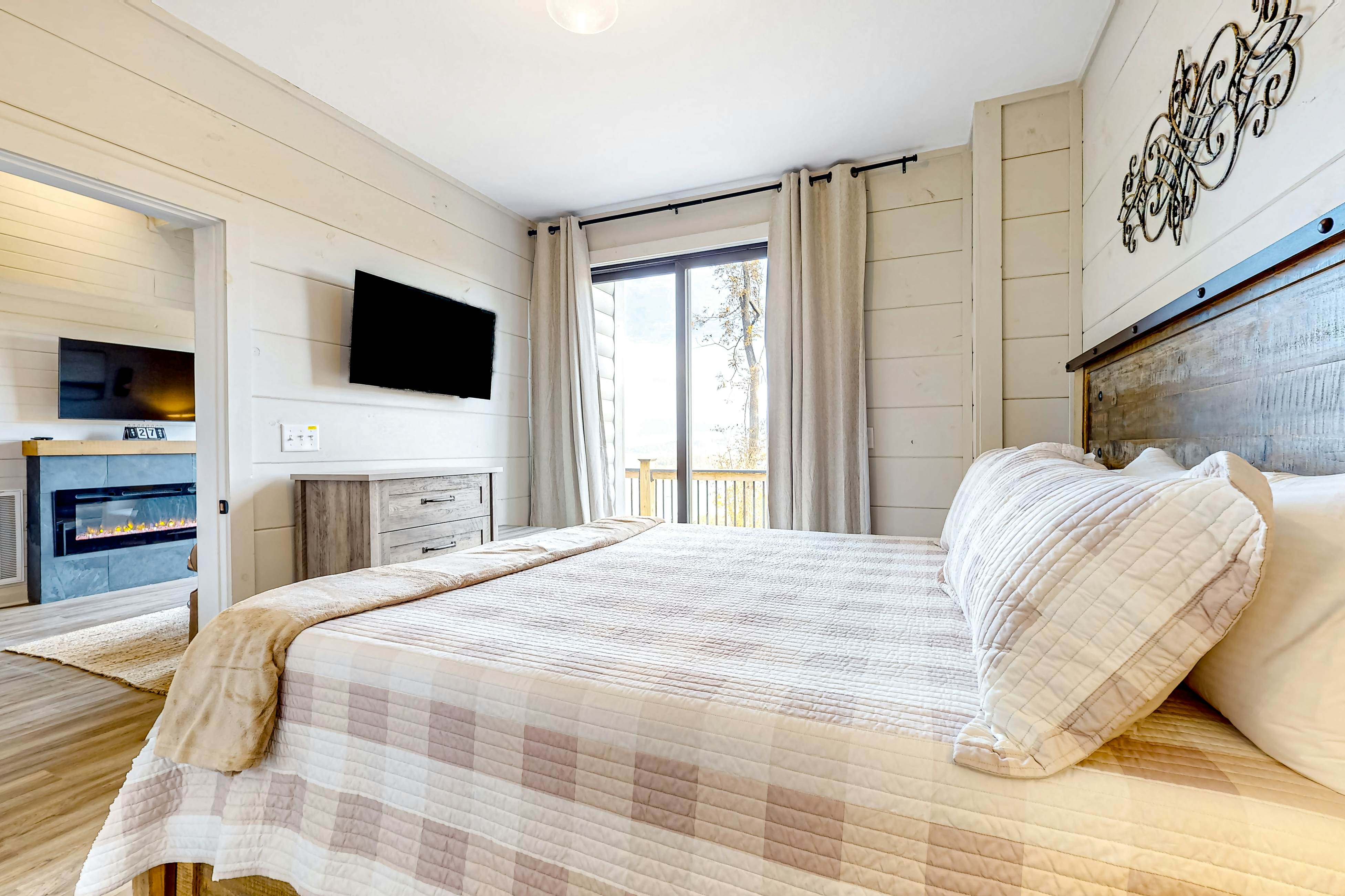 New Cabin Overlooking Douglas Lake ・Hot Tub