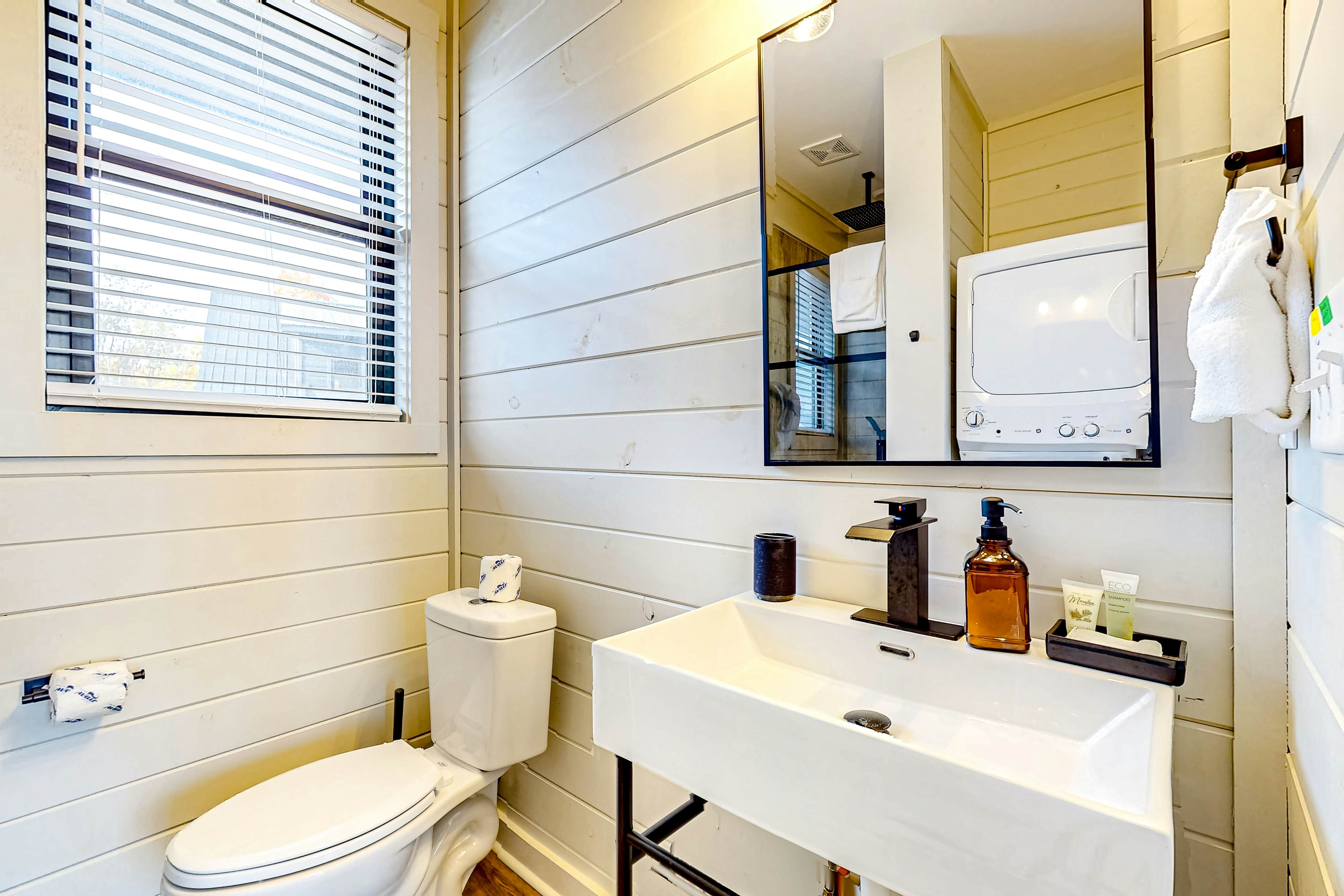 New Cabin Overlooking Douglas Lake ・Hot Tub