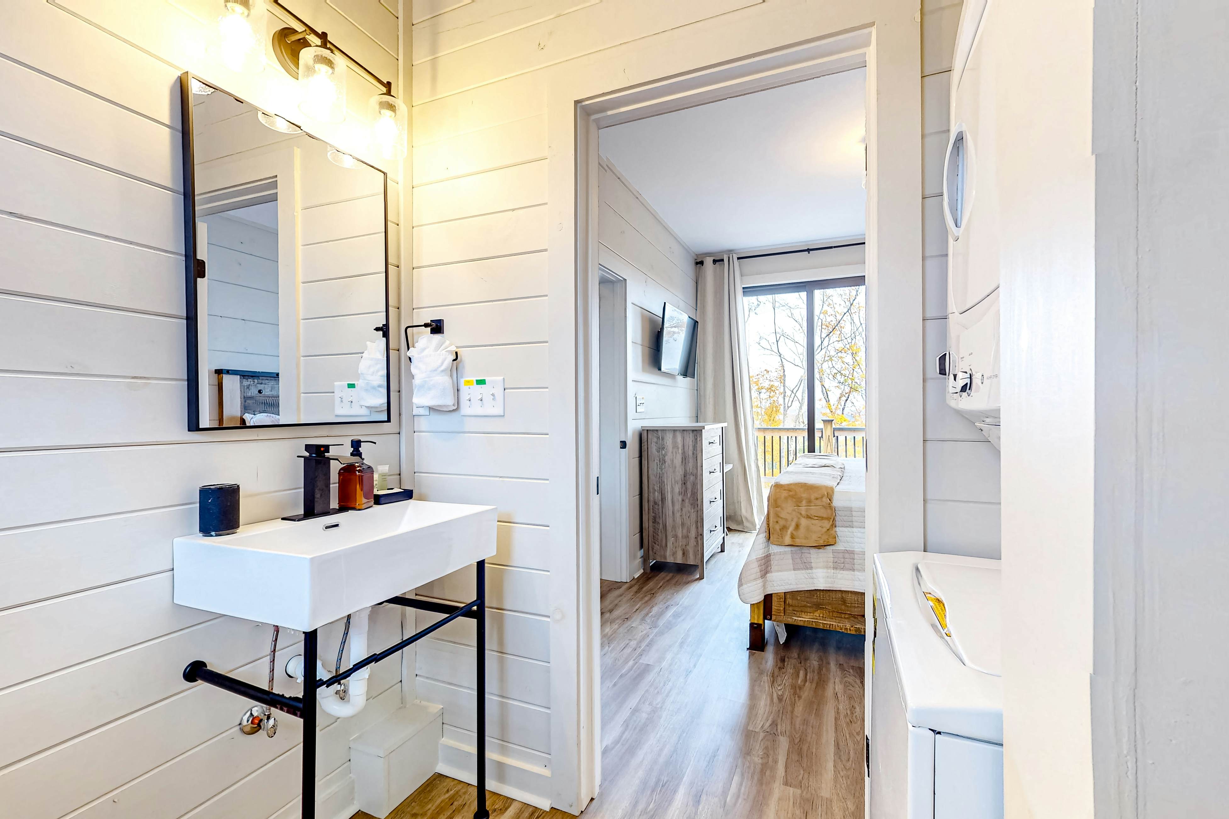 New Cabin Overlooking Douglas Lake ・Hot Tub