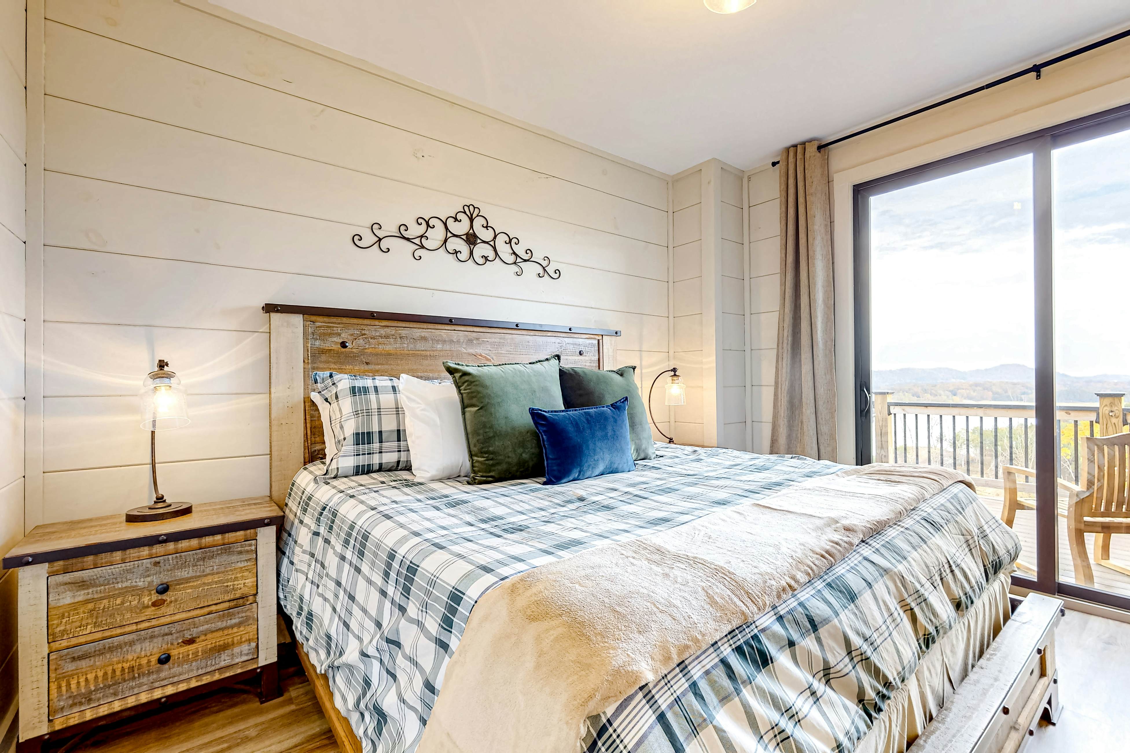 New Cabin Overlooking Douglas Lake ・Hot Tub