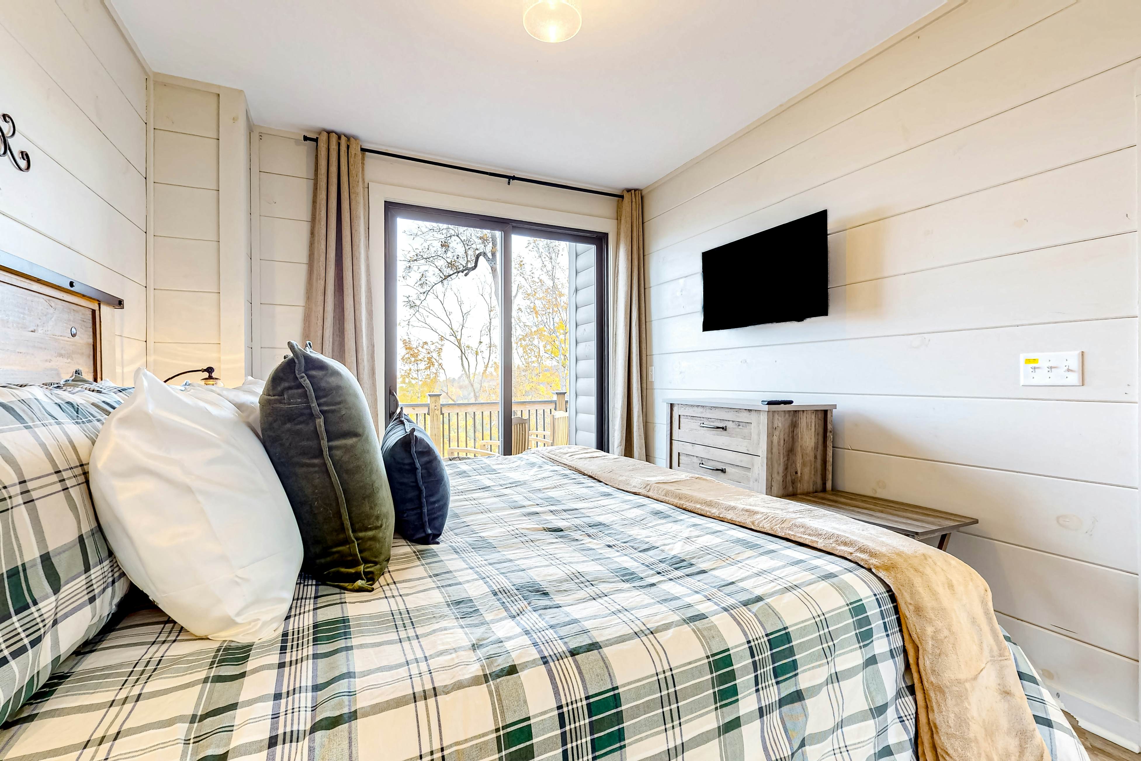 New Cabin Overlooking Douglas Lake ・Hot Tub