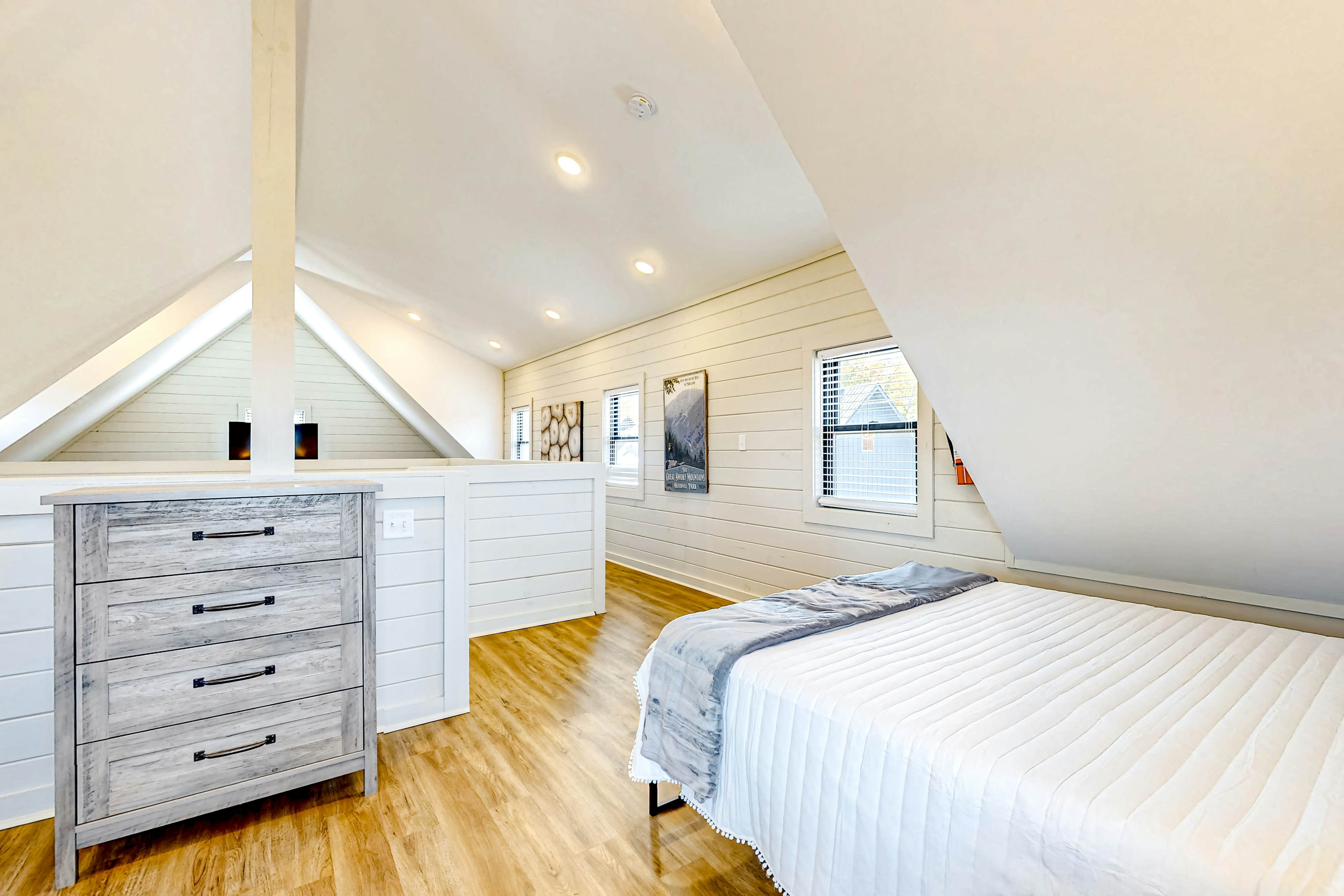 New Cabin Overlooking Douglas Lake ・Hot Tub