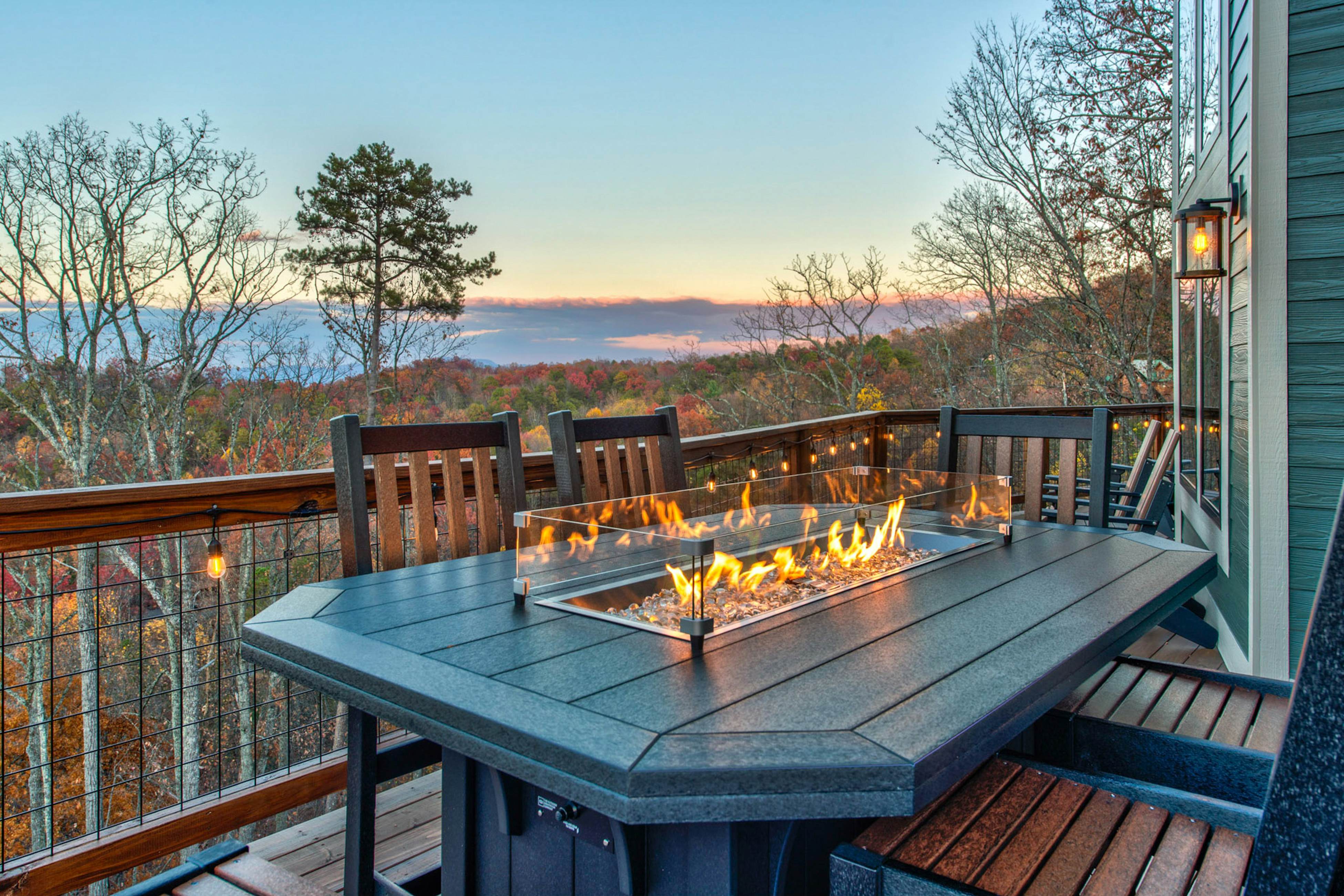 Luxury mtn home w/ game room, hot tub, gym, & theater + free attraction tickets