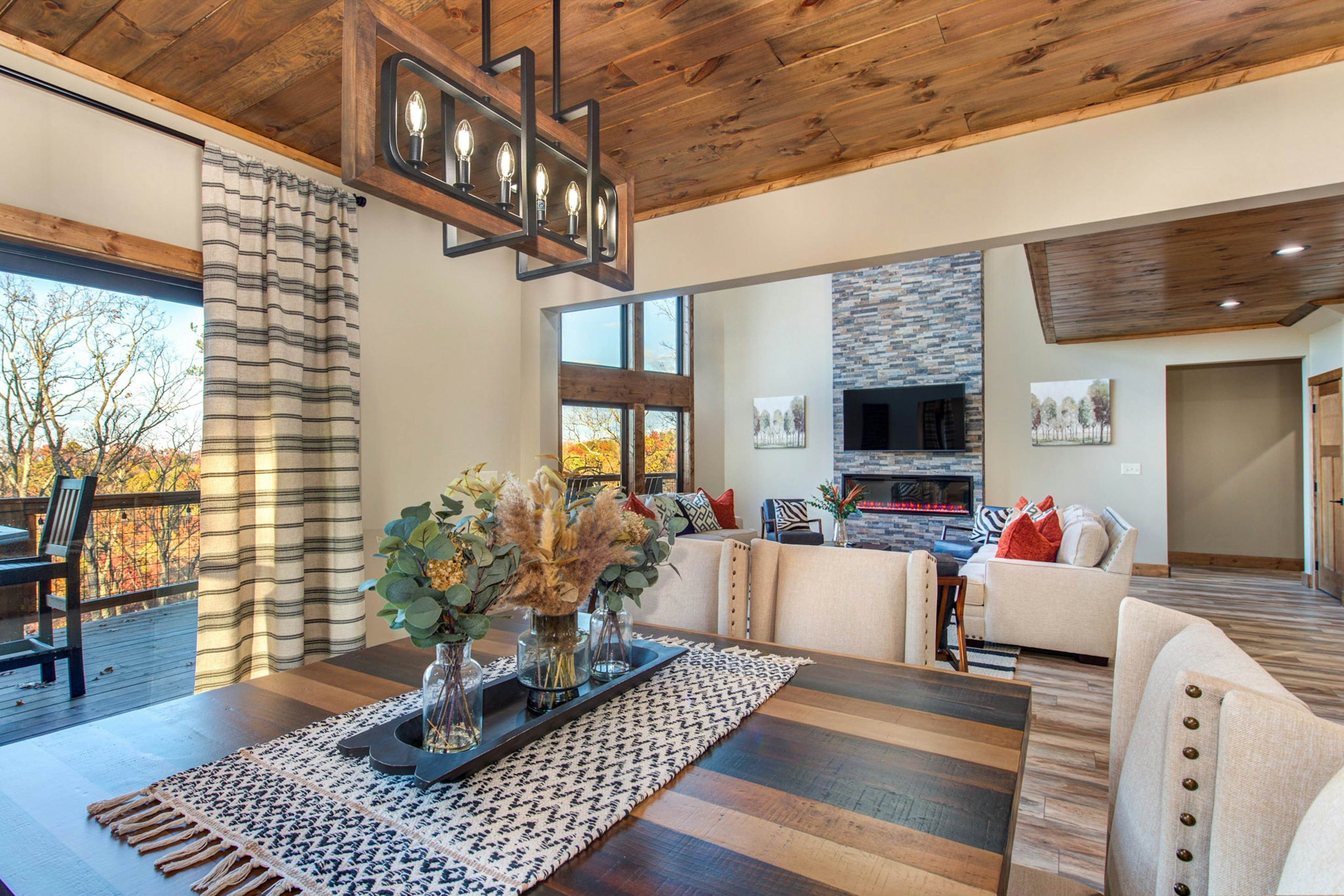 Luxury mtn home w/ game room, hot tub, gym, & theater + free attraction tickets