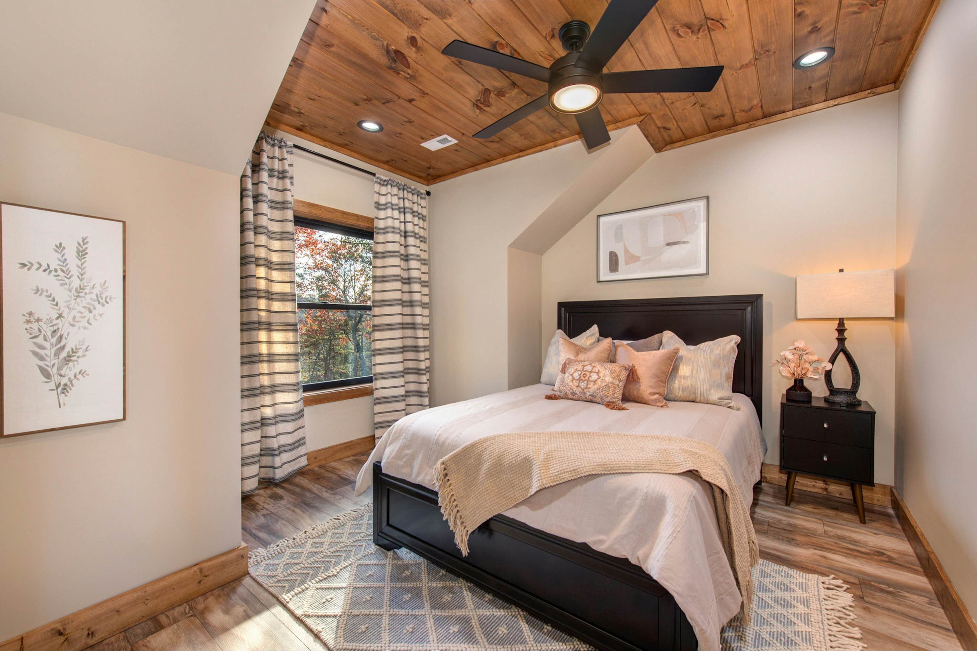 Luxury mtn home w/ game room, hot tub, gym, & theater + free attraction tickets