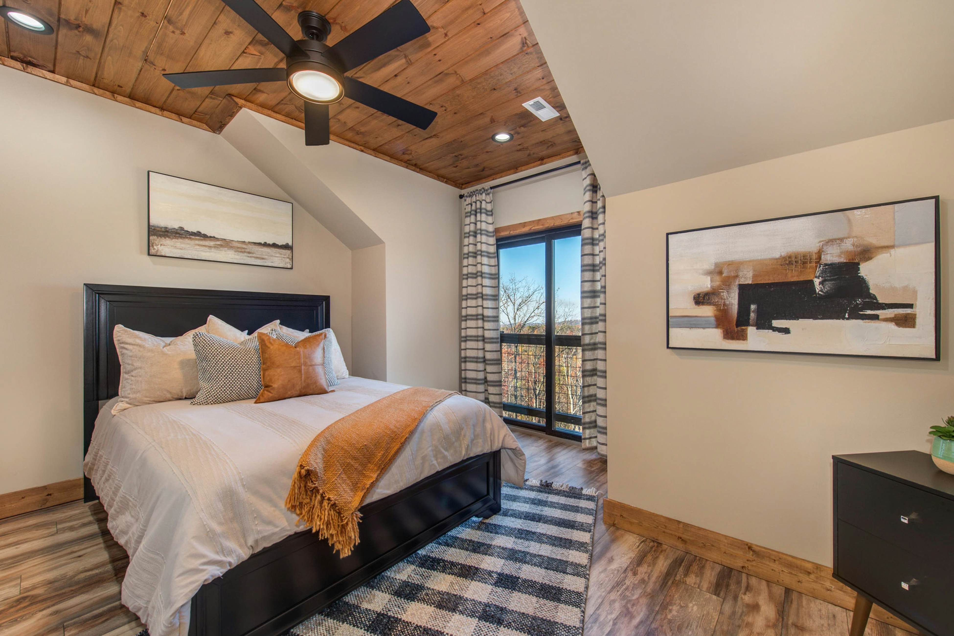 Luxury mtn home w/ game room, hot tub, gym, & theater + free attraction tickets