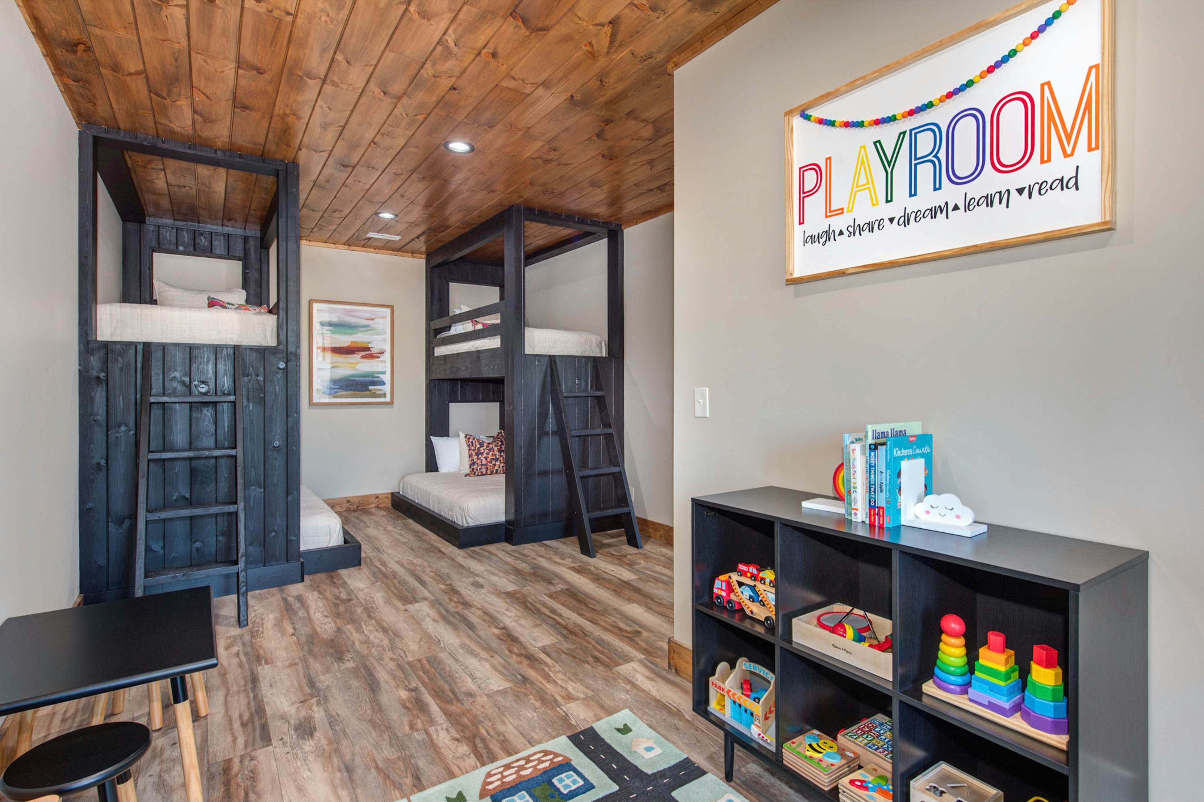 Luxury mtn home w/ game room, hot tub, gym, & theater + free attraction tickets