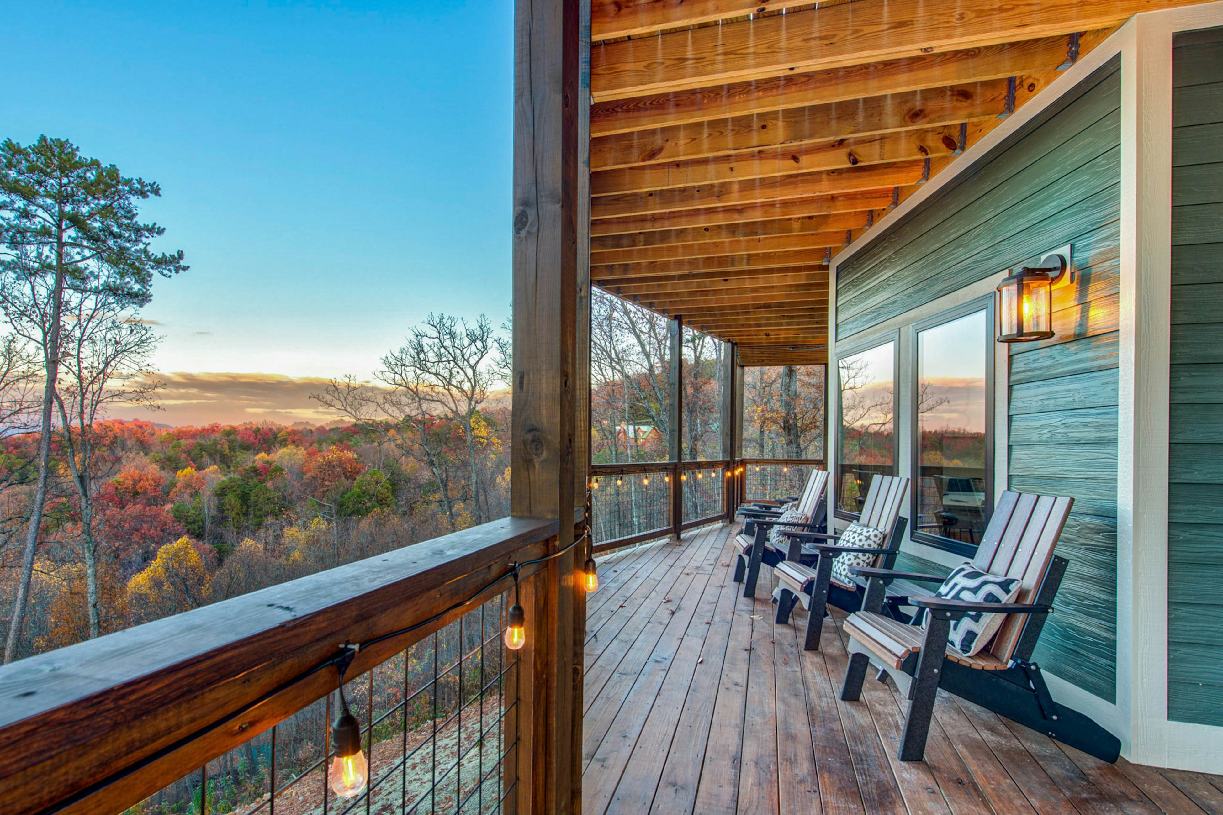 Luxury mtn home w/ game room, hot tub, gym, & theater + free attraction tickets