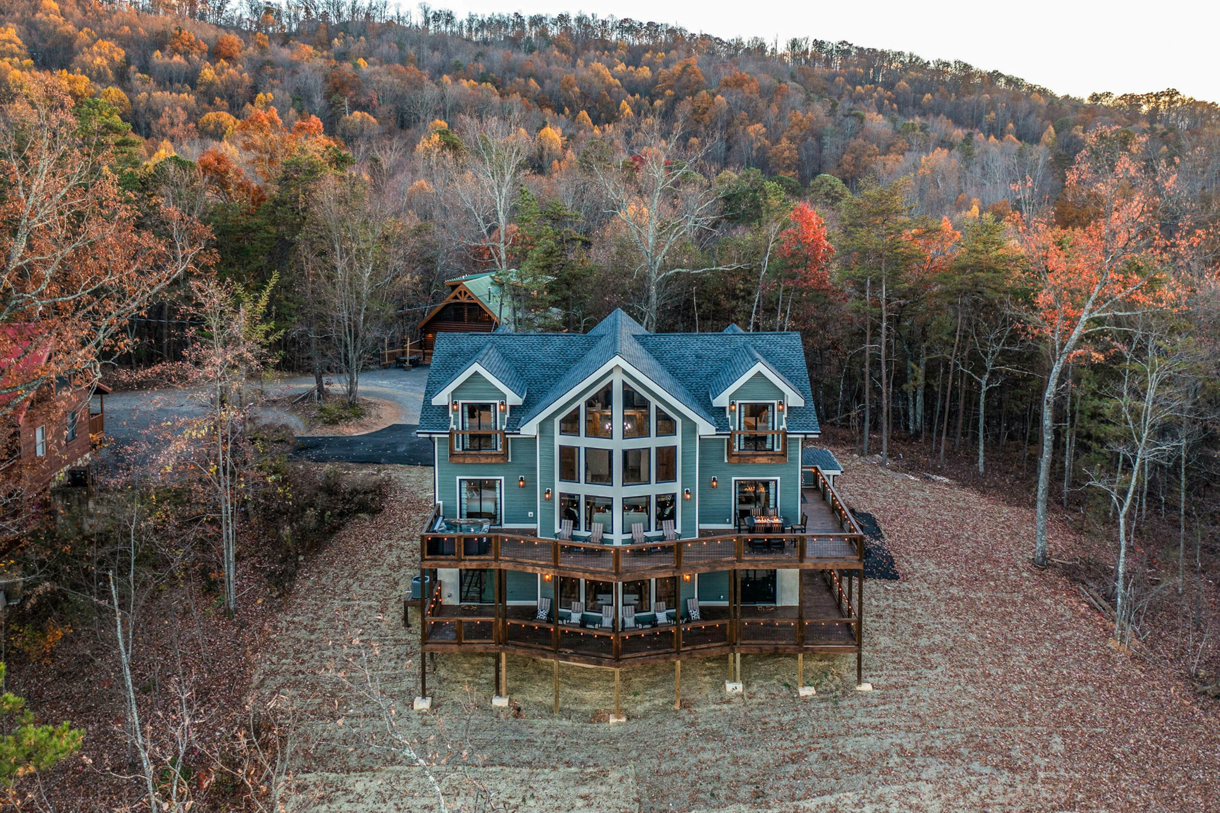 Luxury mtn home w/ game room, hot tub, gym, & theater + free attraction tickets