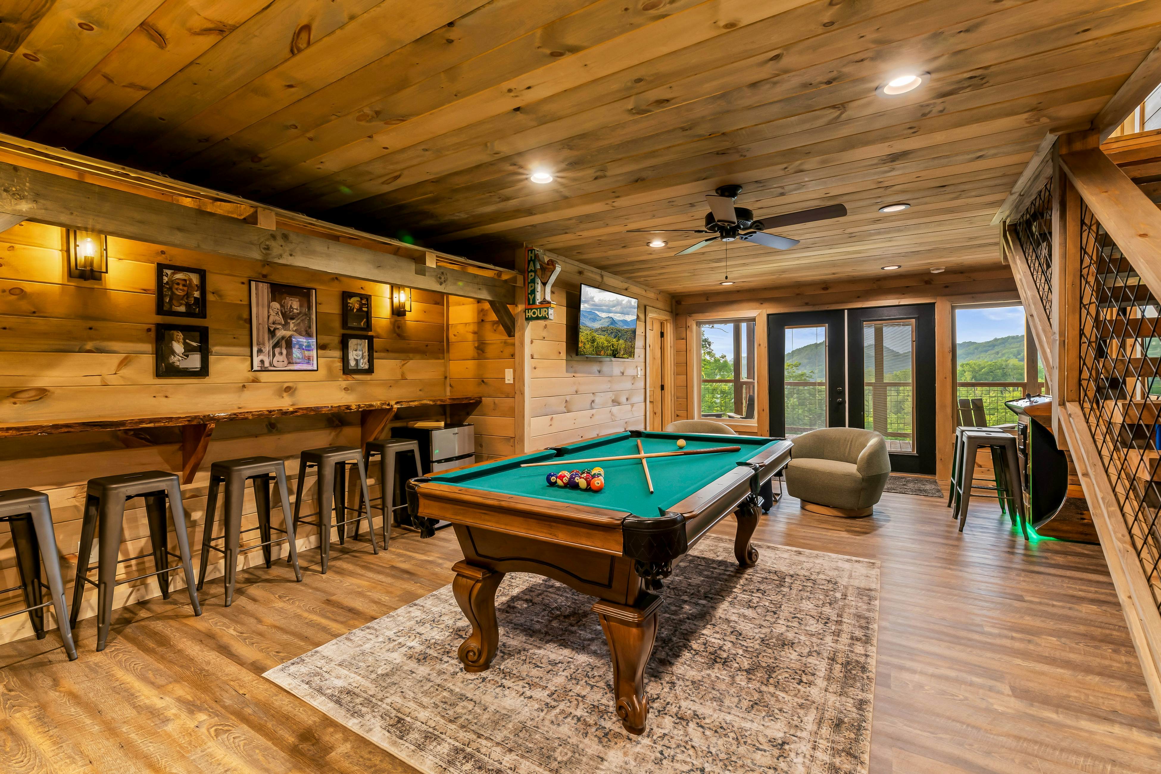 Spacious Scenic Cabin, Sleep 12・Games・Hot Tub・View