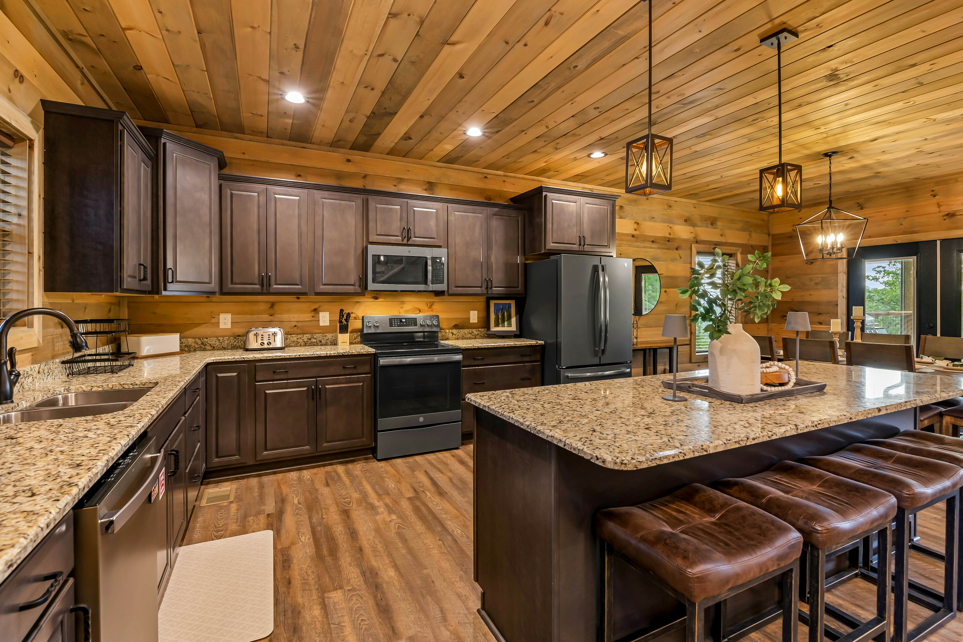 Spacious Scenic Cabin, Sleep 12・Games・Hot Tub・View