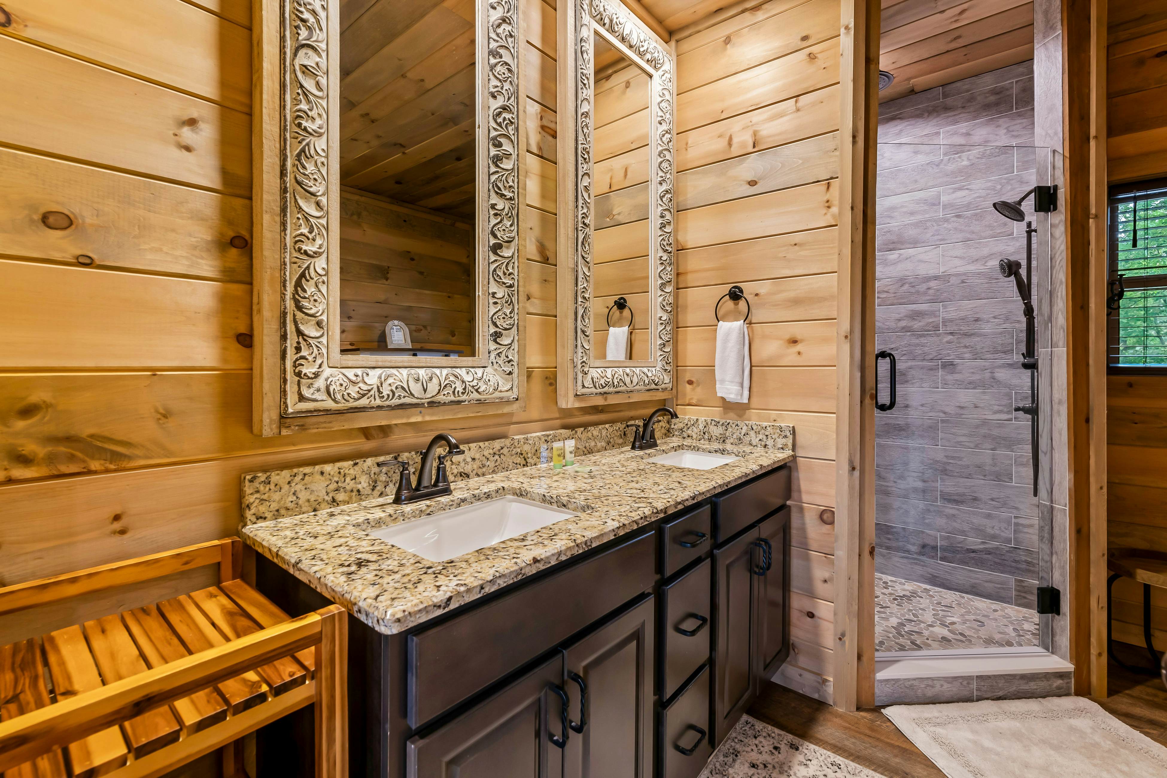 Spacious Scenic Cabin, Sleep 12・Games・Hot Tub・View